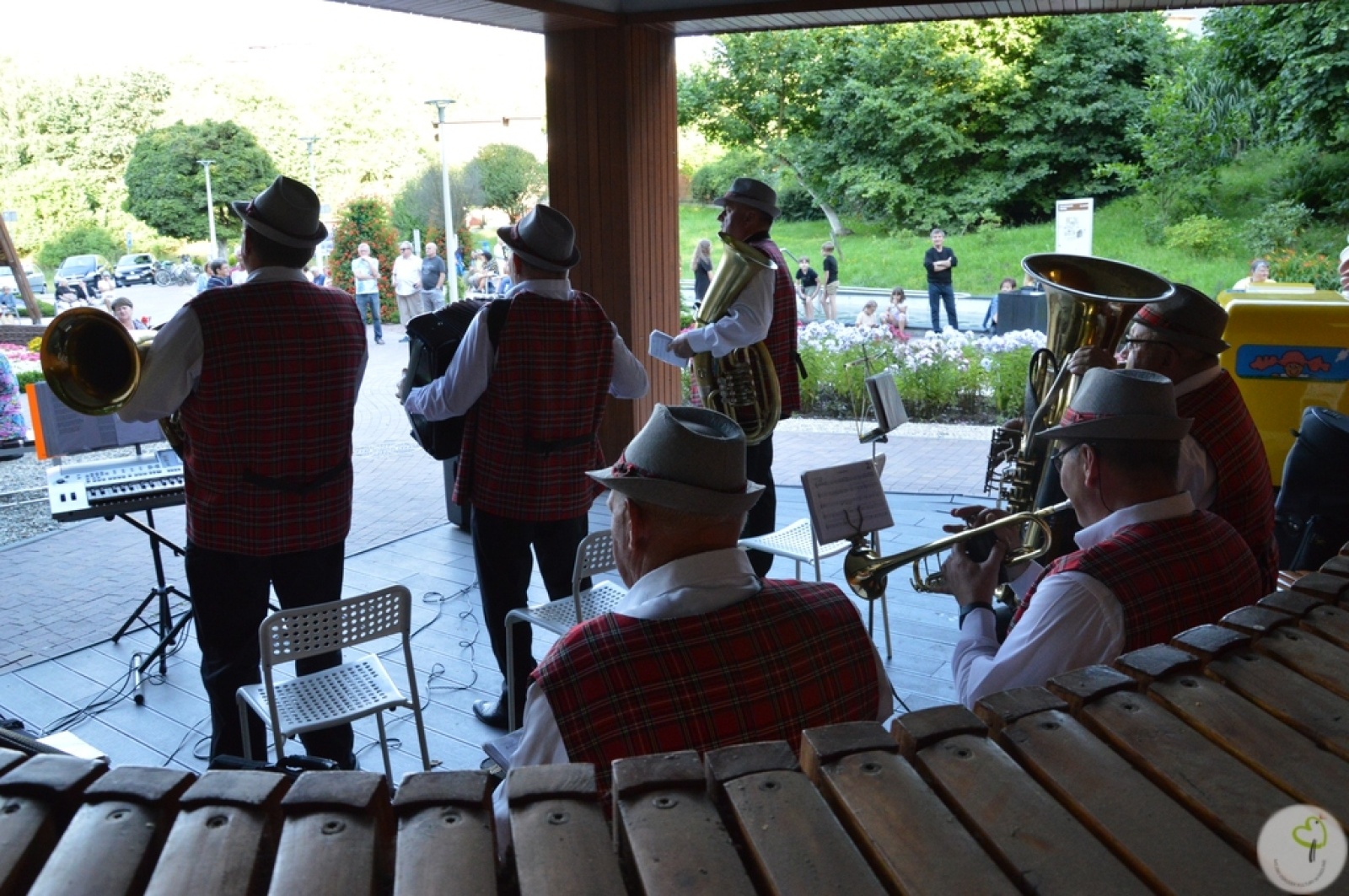 Zdjęcie w galerii na portalu naszwodzislaw.com: Kapela Ujki zagrała na tężniograniu w Radlinie [FOTO] wiadomości z regionu