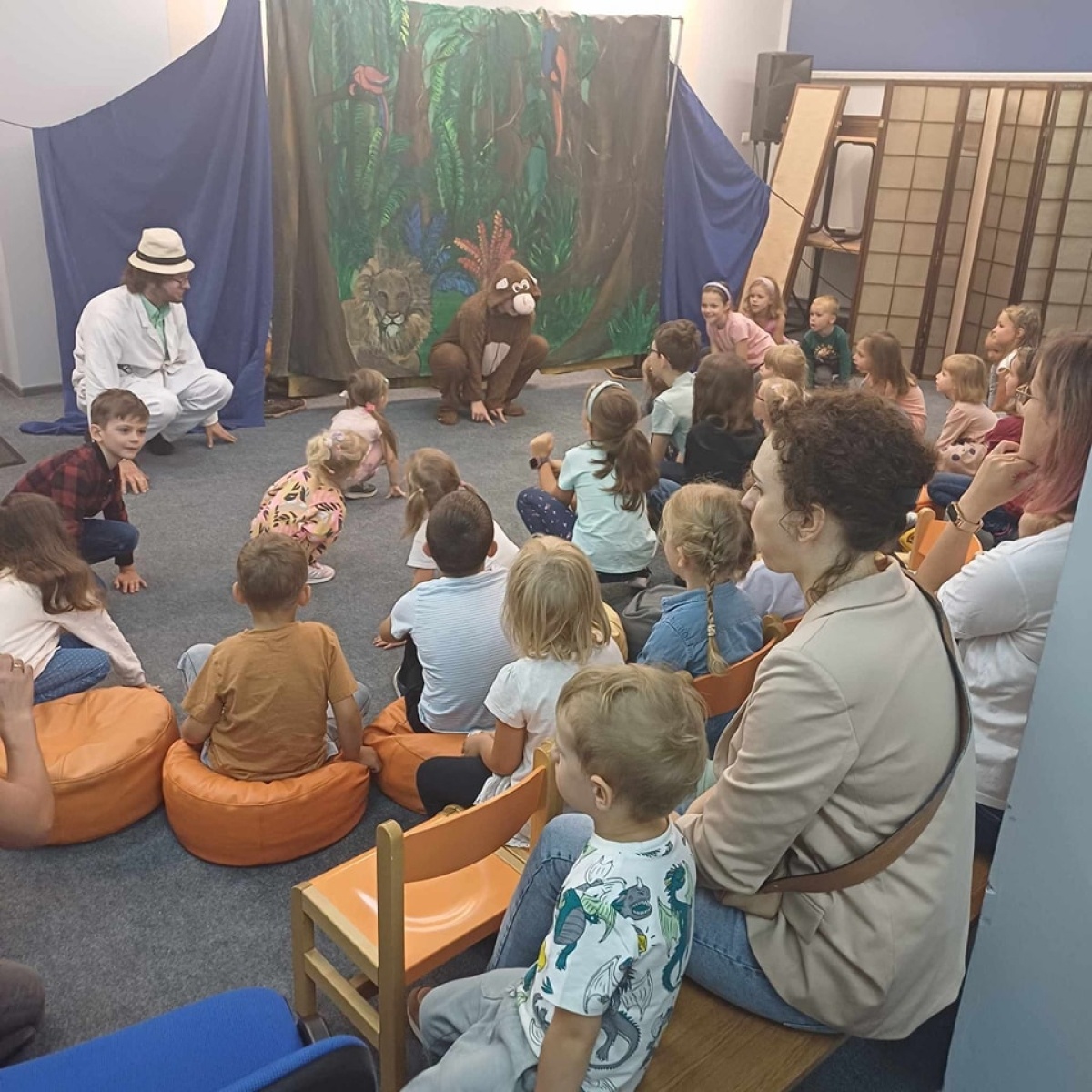 Zdjęcie w galerii na portalu naszwodzislaw.com: Spektakl i zabawa. Teatr Krak-Art w wodzisławskiej książnicy wiadomości z regionu