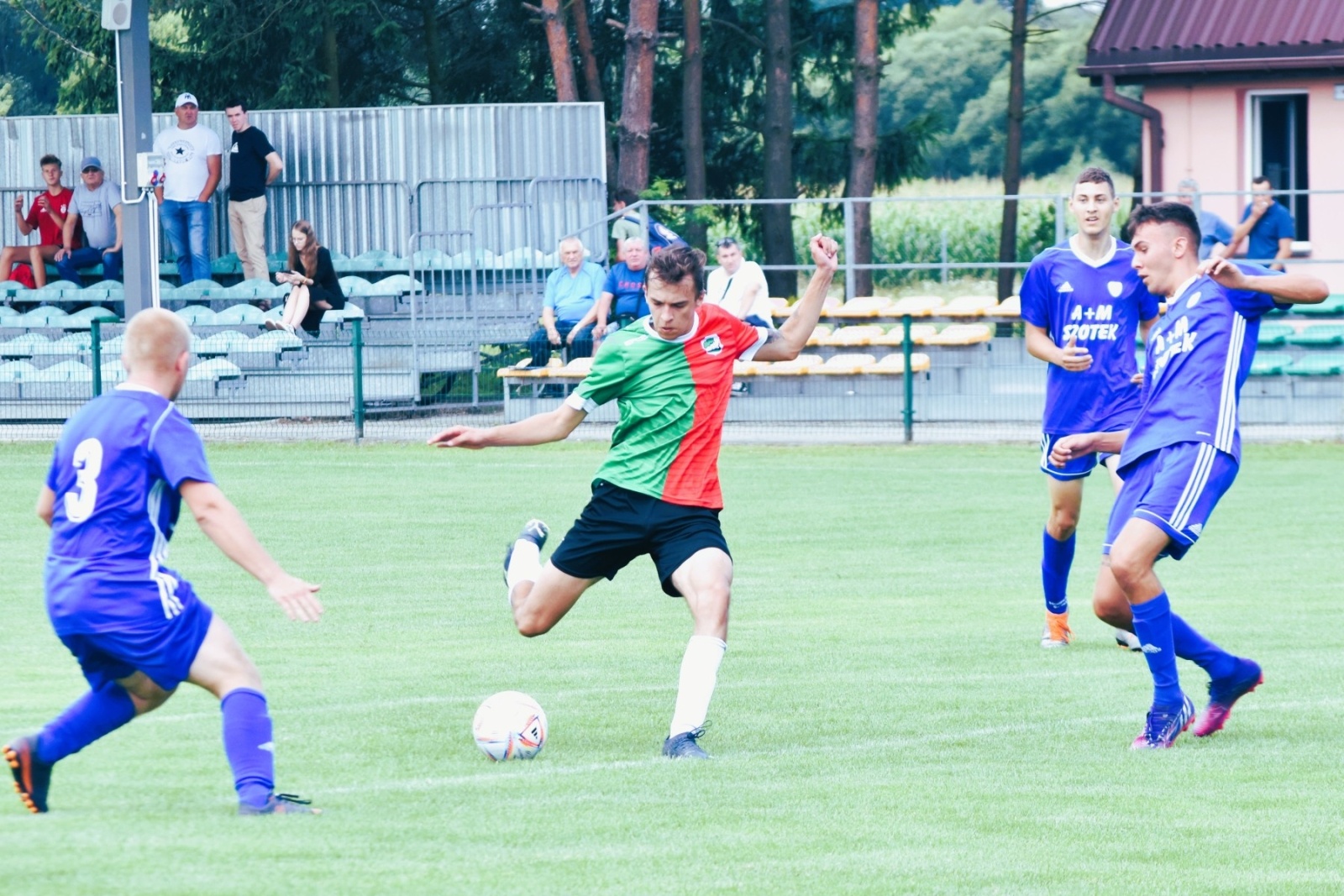 Zdjęcie w galerii na portalu naszwodzislaw.com: Puchar Wójta Gminy Godów za zwycięstwo w Gminnym Turnieju Piłki Nożnej powędrował do Gołkowic wiadomości z regionu