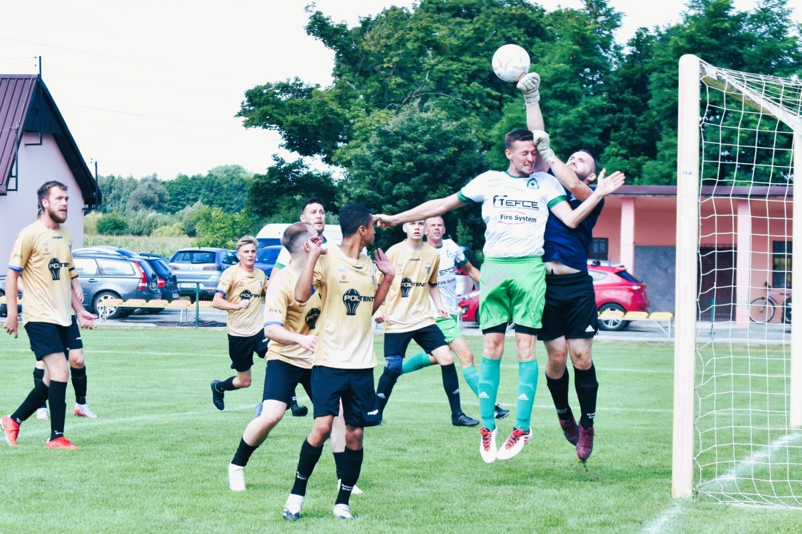 Zdjęcie w galerii na portalu naszwodzislaw.com: Puchar Wójta Gminy Godów za zwycięstwo w Gminnym Turnieju Piłki Nożnej powędrował do Gołkowic wiadomości z regionu