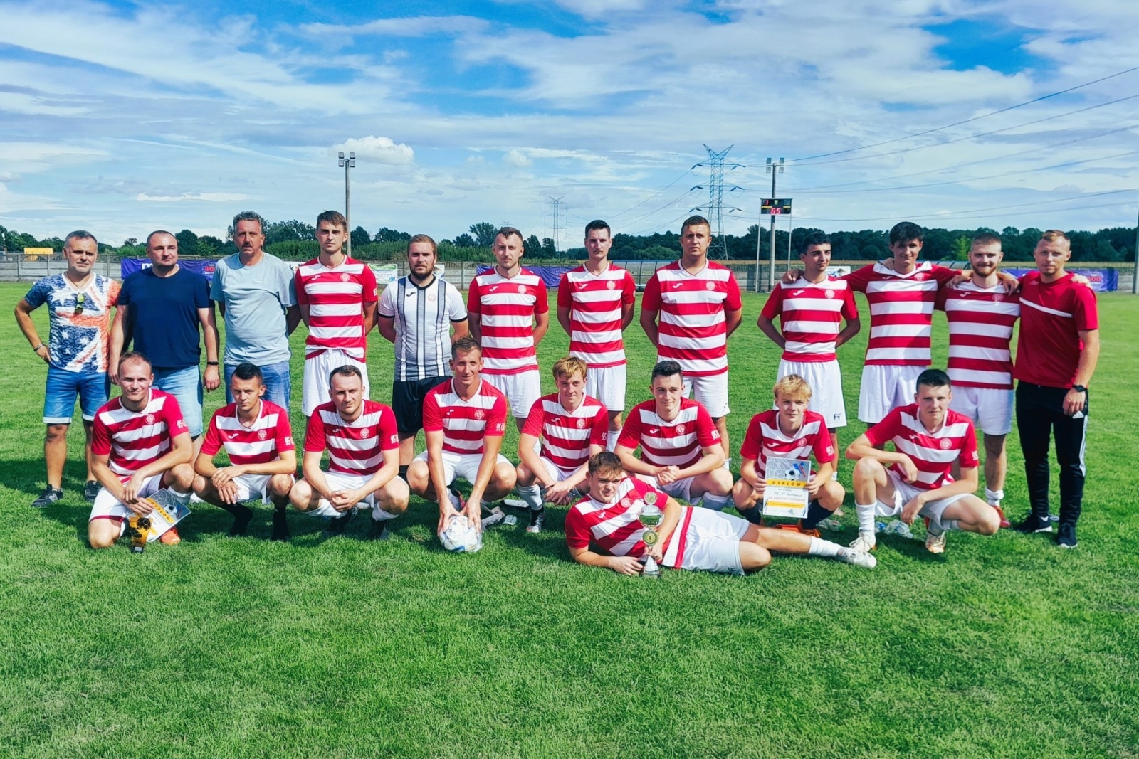 Zdjęcie w galerii na portalu naszwodzislaw.com: Puchar Wójta Gminy Godów za zwycięstwo w Gminnym Turnieju Piłki Nożnej powędrował do Gołkowic wiadomości z regionu