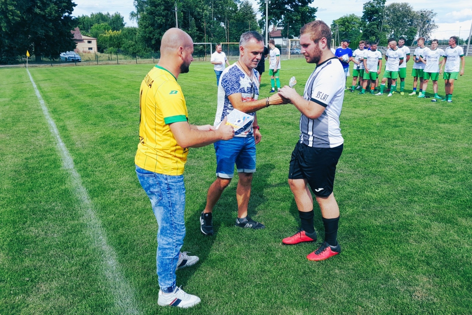 Zdjęcie w galerii na portalu naszwodzislaw.com: Puchar Wójta Gminy Godów za zwycięstwo w Gminnym Turnieju Piłki Nożnej powędrował do Gołkowic wiadomości z regionu