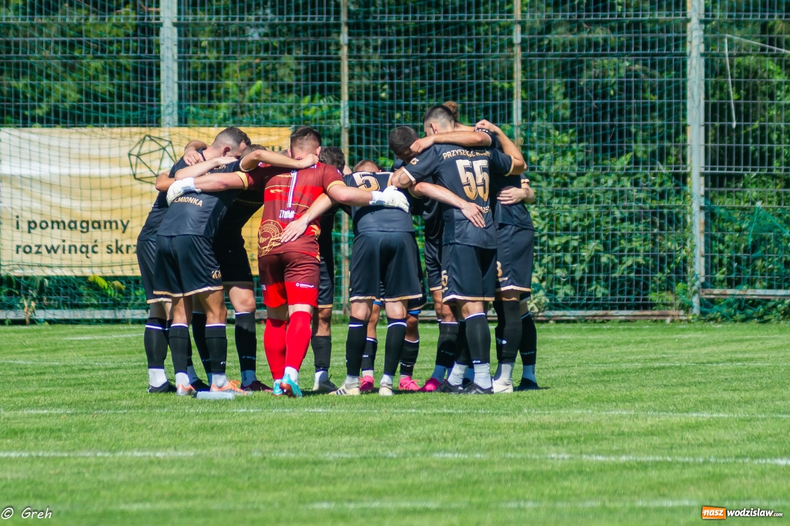 Zdjęcie w galerii na portalu naszwodzislaw.com: A klasa. Udana inauguracja Przyszłości Rogów. LKS 07 Markowice pokonany [FOTO] wiadomości z regionu