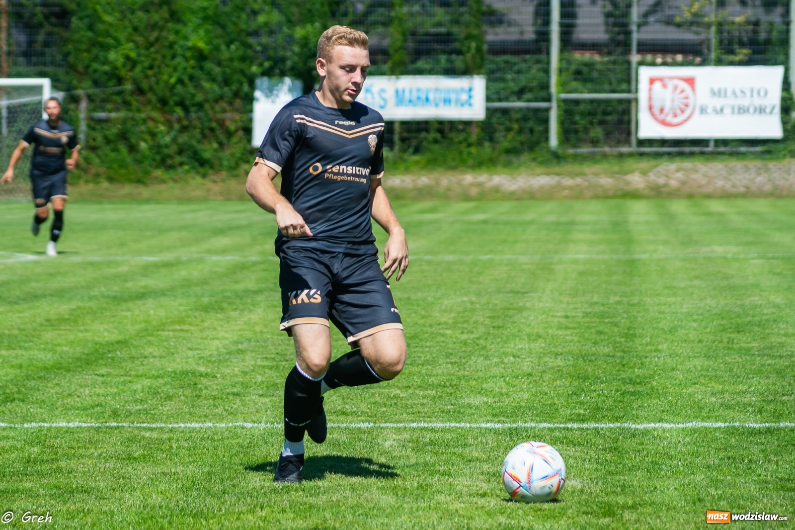 Zdjęcie w galerii na portalu naszwodzislaw.com: A klasa. Udana inauguracja Przyszłości Rogów. LKS 07 Markowice pokonany [FOTO] wiadomości z regionu