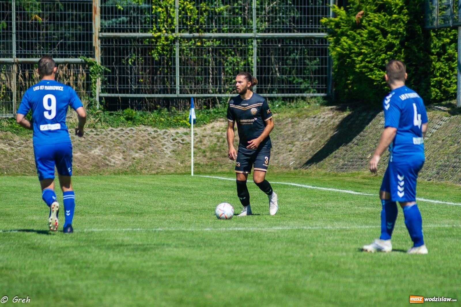 Zdjęcie w galerii na portalu naszwodzislaw.com: A klasa. Udana inauguracja Przyszłości Rogów. LKS 07 Markowice pokonany [FOTO] wiadomości z regionu