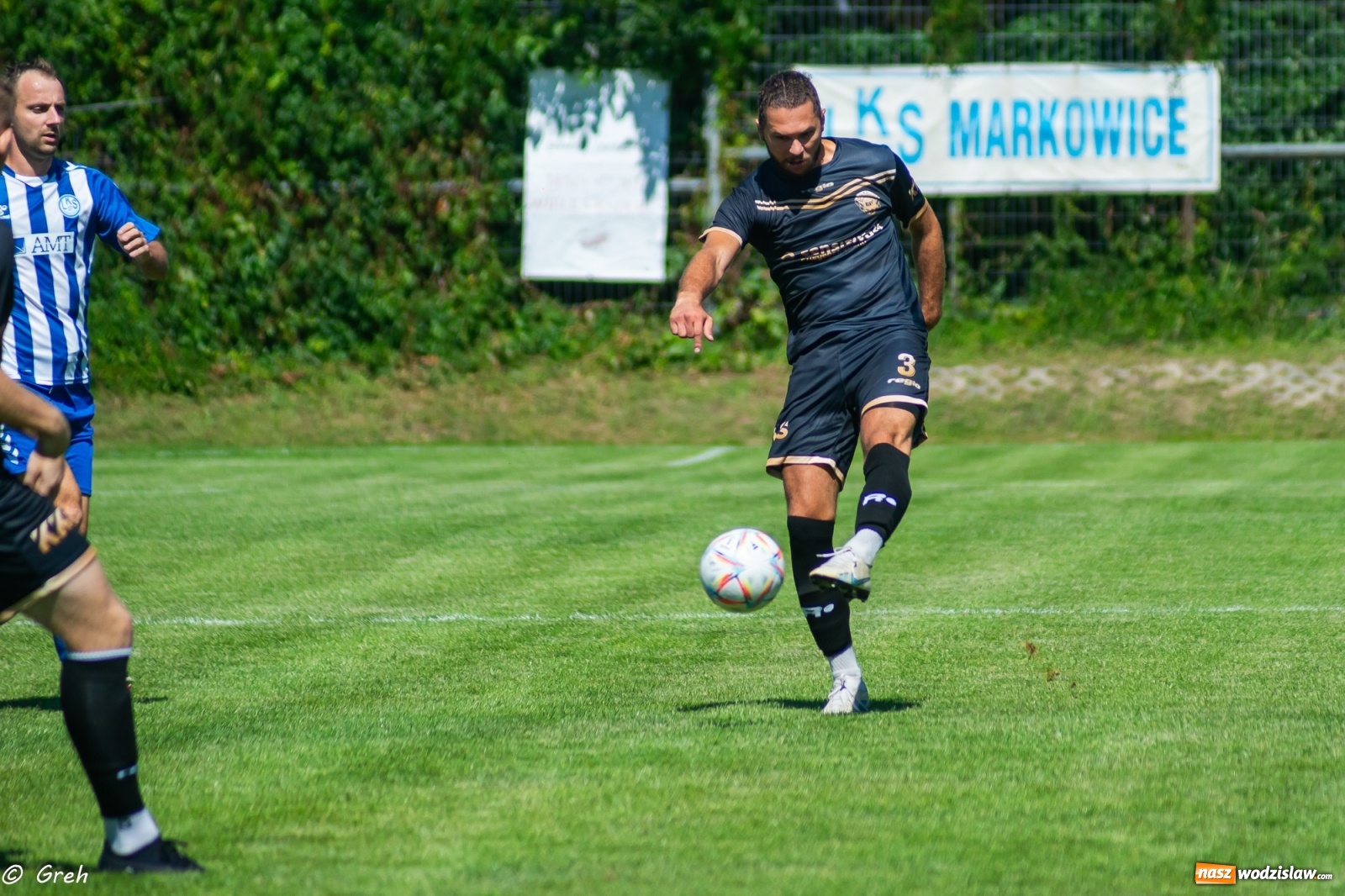 Zdjęcie w galerii na portalu naszwodzislaw.com: A klasa. Udana inauguracja Przyszłości Rogów. LKS 07 Markowice pokonany [FOTO] wiadomości z regionu