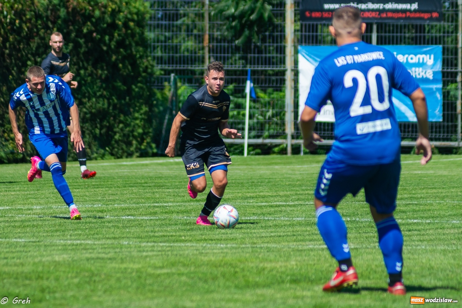 Zdjęcie w galerii na portalu naszwodzislaw.com: A klasa. Udana inauguracja Przyszłości Rogów. LKS 07 Markowice pokonany [FOTO] wiadomości z regionu