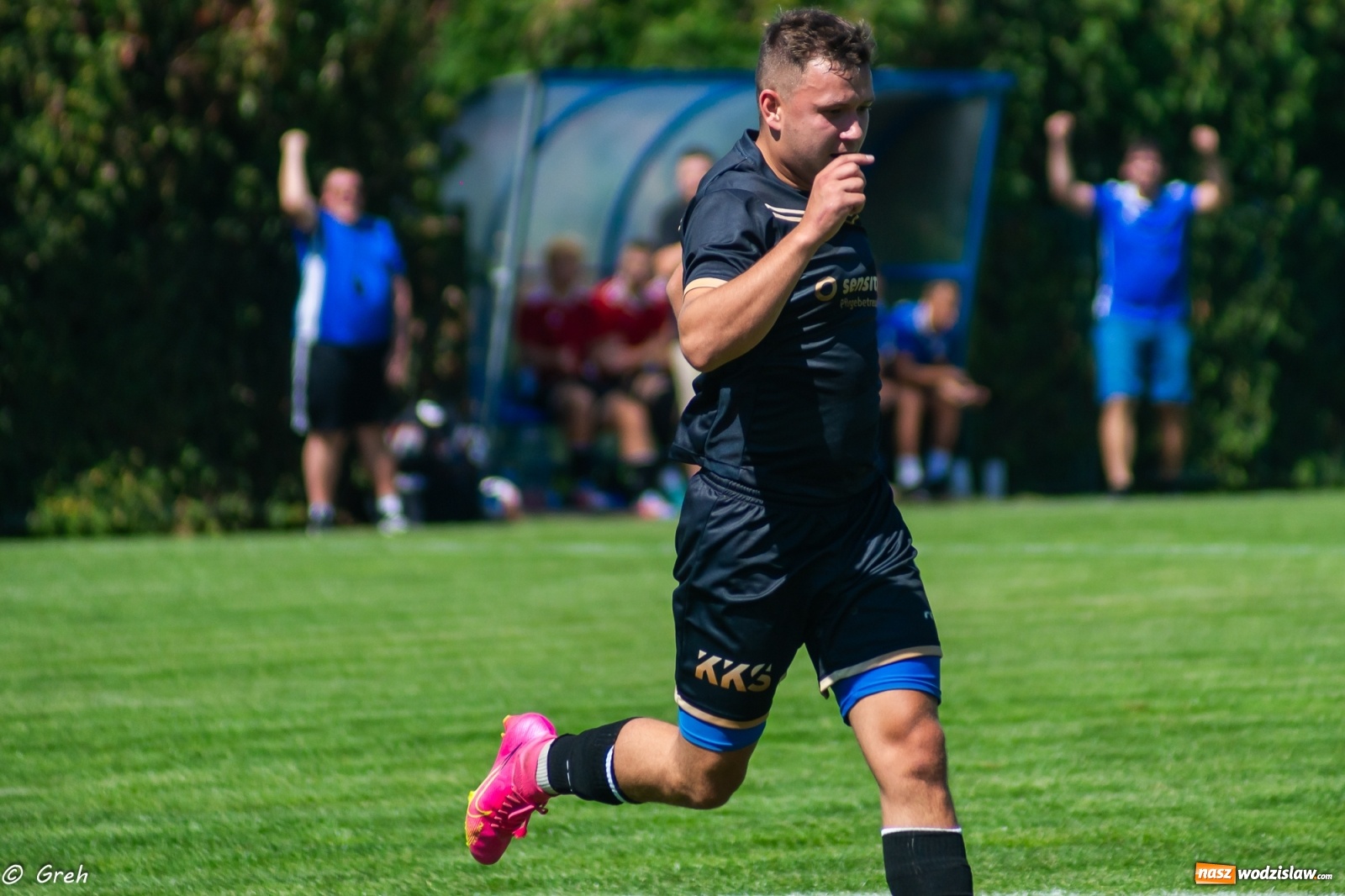 Zdjęcie w galerii na portalu naszwodzislaw.com: A klasa. Udana inauguracja Przyszłości Rogów. LKS 07 Markowice pokonany [FOTO] wiadomości z regionu