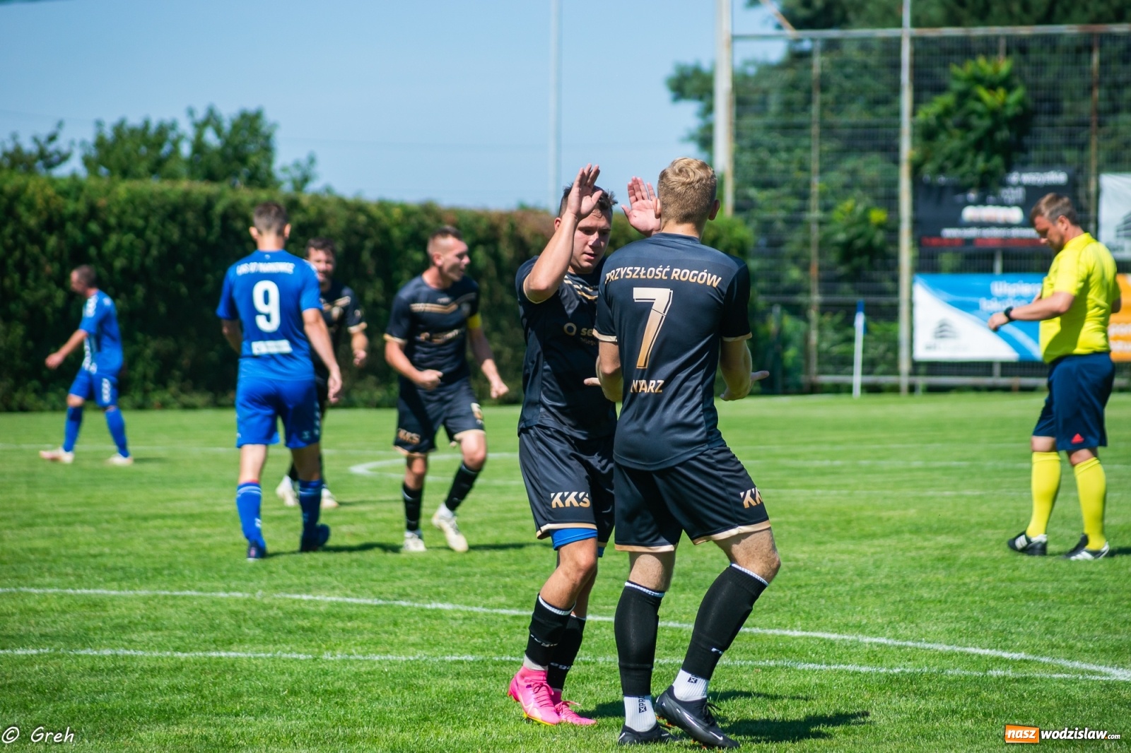 Zdjęcie w galerii na portalu naszwodzislaw.com: A klasa. Udana inauguracja Przyszłości Rogów. LKS 07 Markowice pokonany [FOTO] wiadomości z regionu