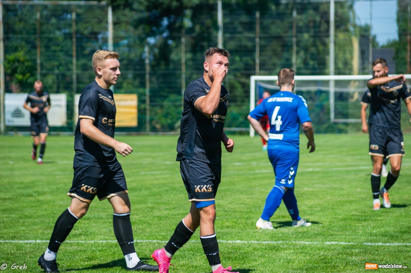 Zdjęcie w galerii na portalu naszwodzislaw.com: A klasa. Udana inauguracja Przyszłości Rogów. LKS 07 Markowice pokonany [FOTO] wiadomości z regionu