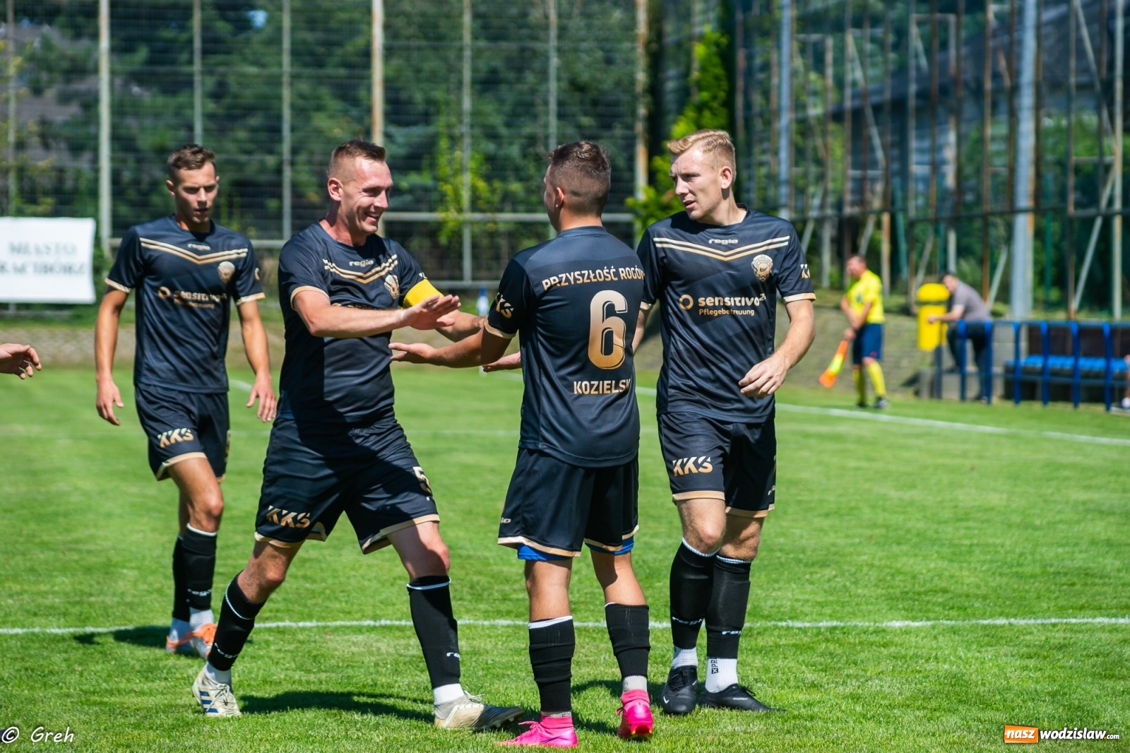 Zdjęcie w galerii na portalu naszwodzislaw.com: A klasa. Udana inauguracja Przyszłości Rogów. LKS 07 Markowice pokonany [FOTO] wiadomości z regionu