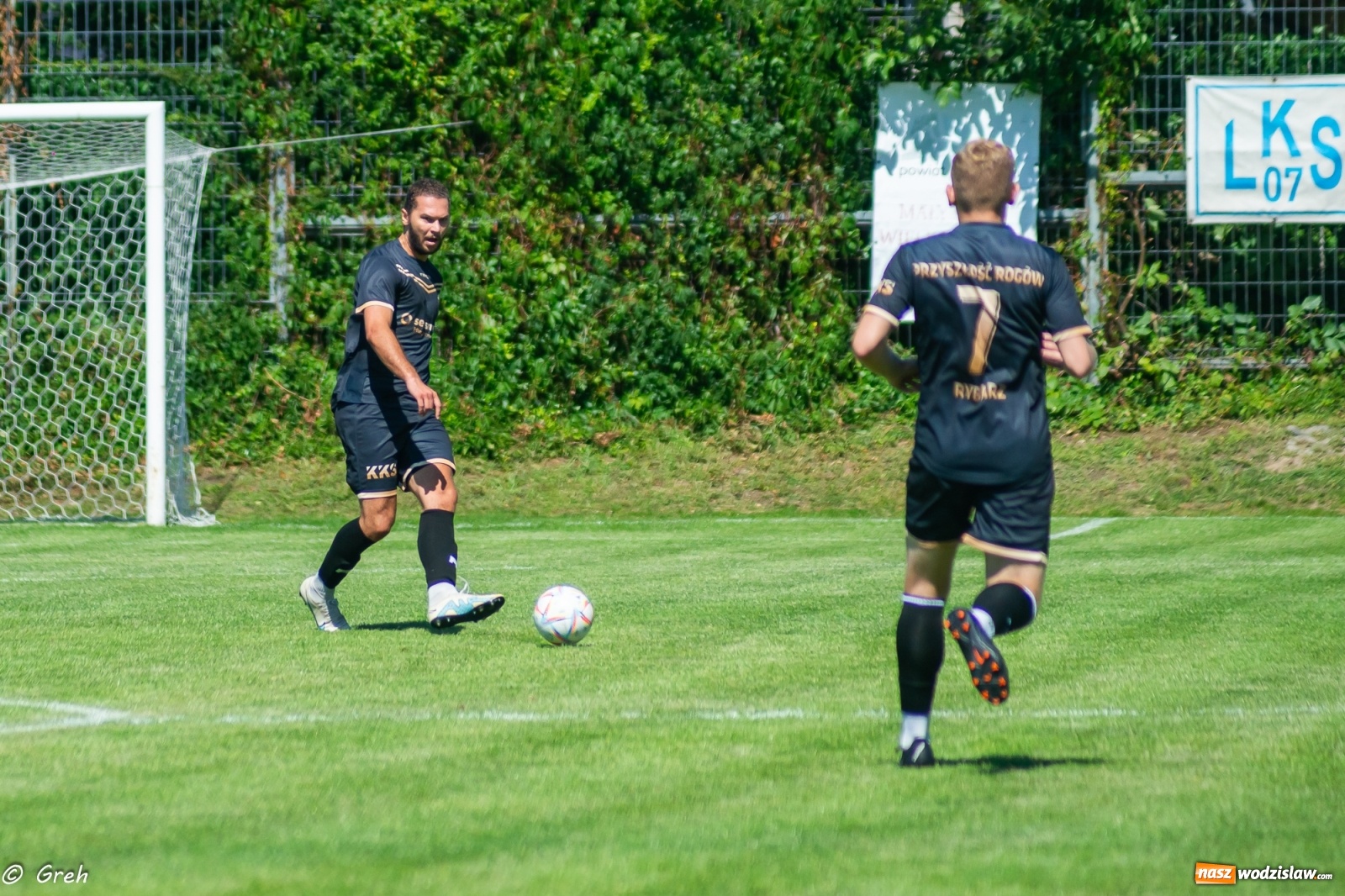 Zdjęcie w galerii na portalu naszwodzislaw.com: A klasa. Udana inauguracja Przyszłości Rogów. LKS 07 Markowice pokonany [FOTO] wiadomości z regionu