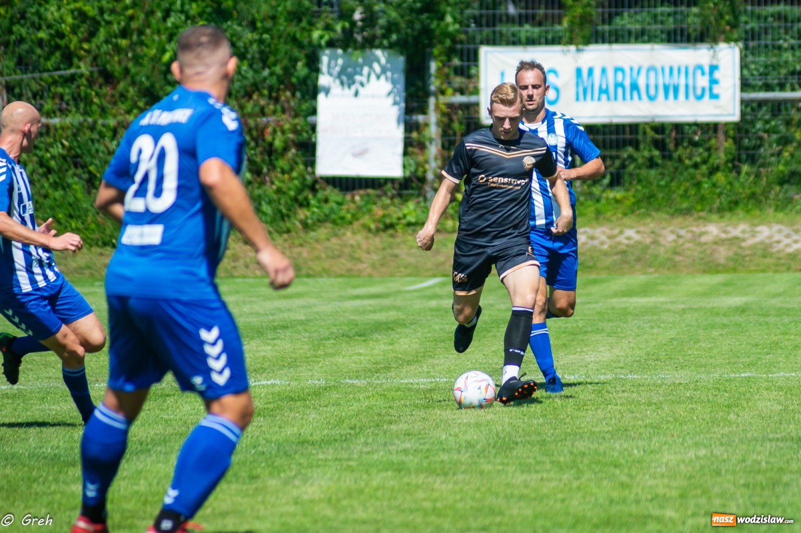 Zdjęcie w galerii na portalu naszwodzislaw.com: A klasa. Udana inauguracja Przyszłości Rogów. LKS 07 Markowice pokonany [FOTO] wiadomości z regionu
