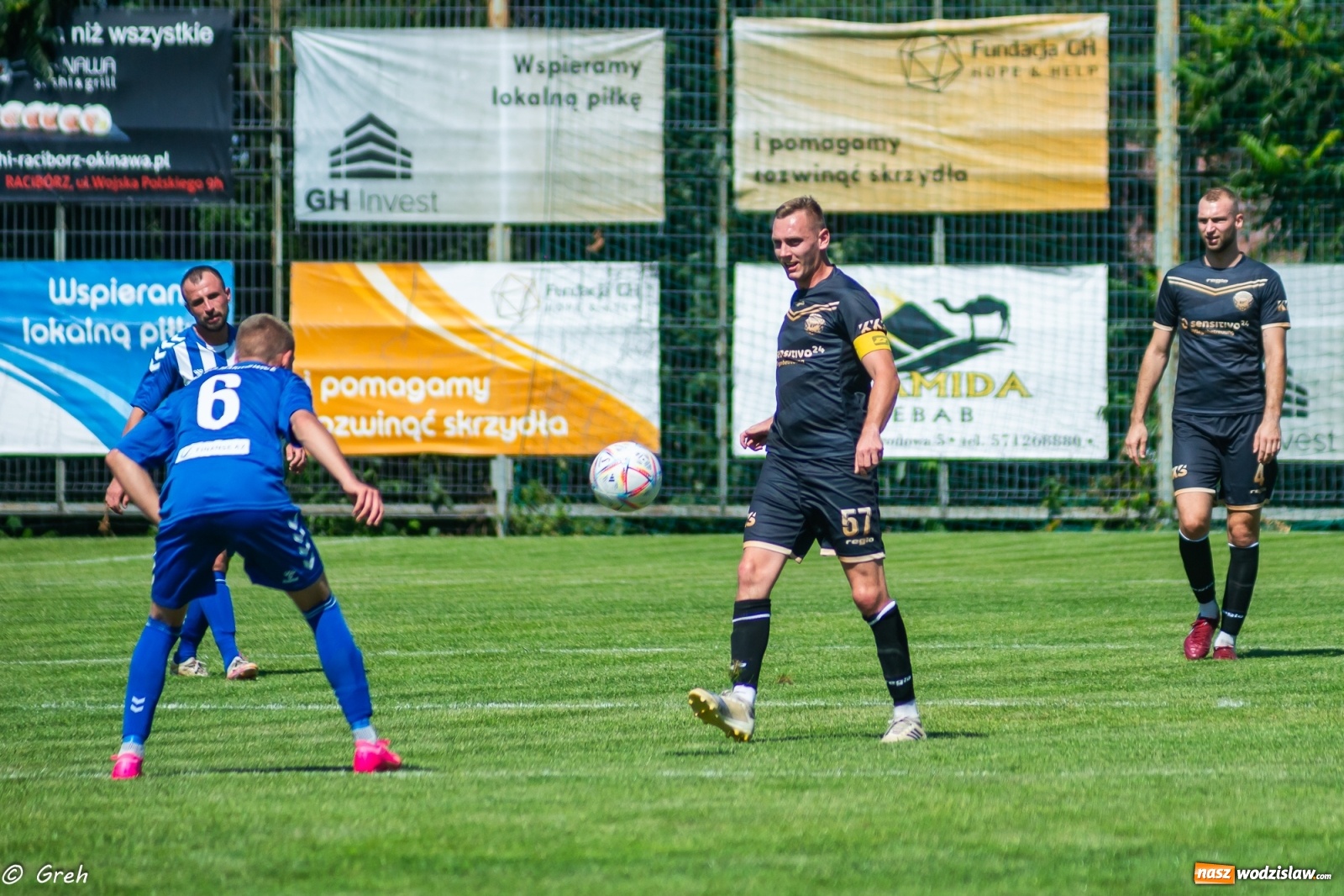 Zdjęcie w galerii na portalu naszwodzislaw.com: A klasa. Udana inauguracja Przyszłości Rogów. LKS 07 Markowice pokonany [FOTO] wiadomości z regionu