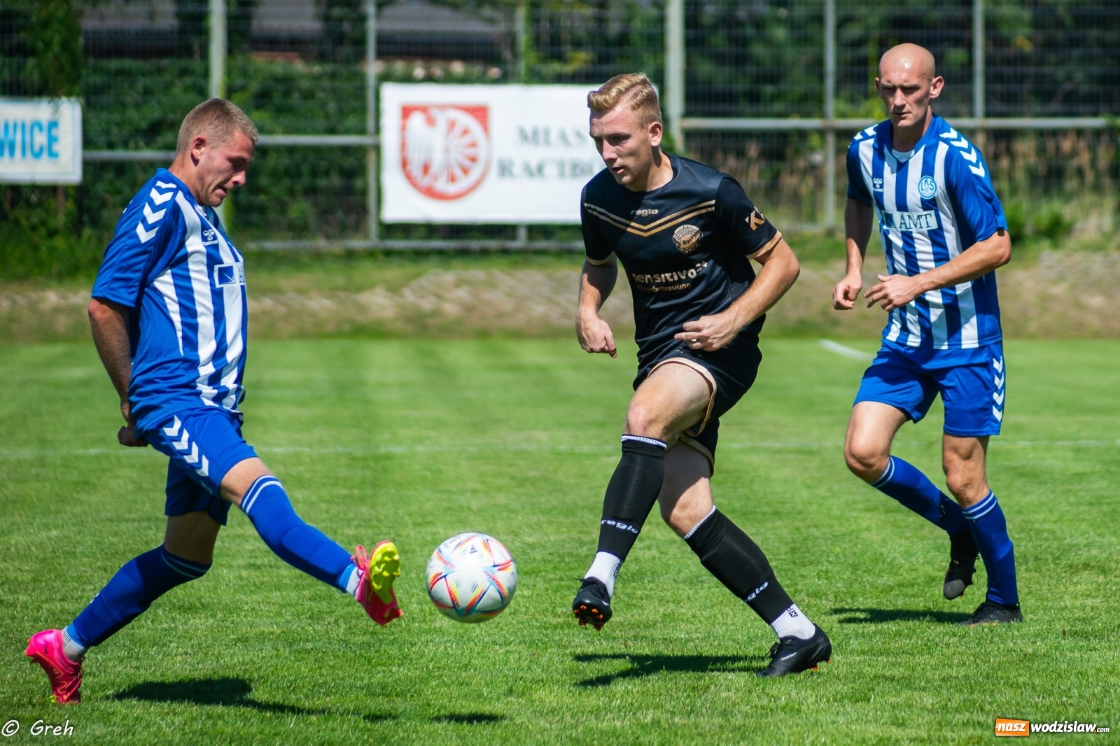 Zdjęcie w galerii na portalu naszwodzislaw.com: A klasa. Udana inauguracja Przyszłości Rogów. LKS 07 Markowice pokonany [FOTO] wiadomości z regionu