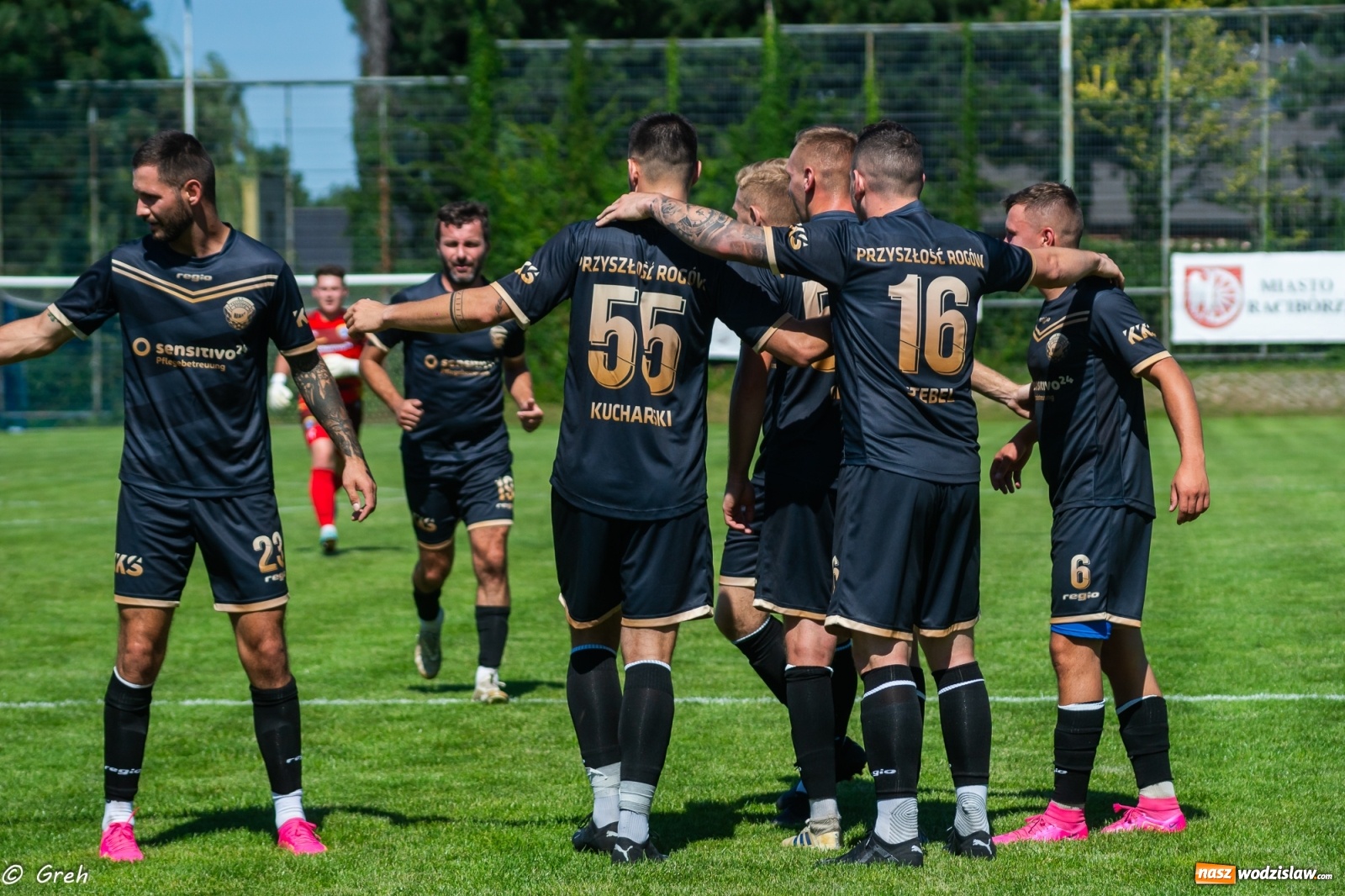 Zdjęcie w galerii na portalu naszwodzislaw.com: A klasa. Udana inauguracja Przyszłości Rogów. LKS 07 Markowice pokonany [FOTO] wiadomości z regionu
