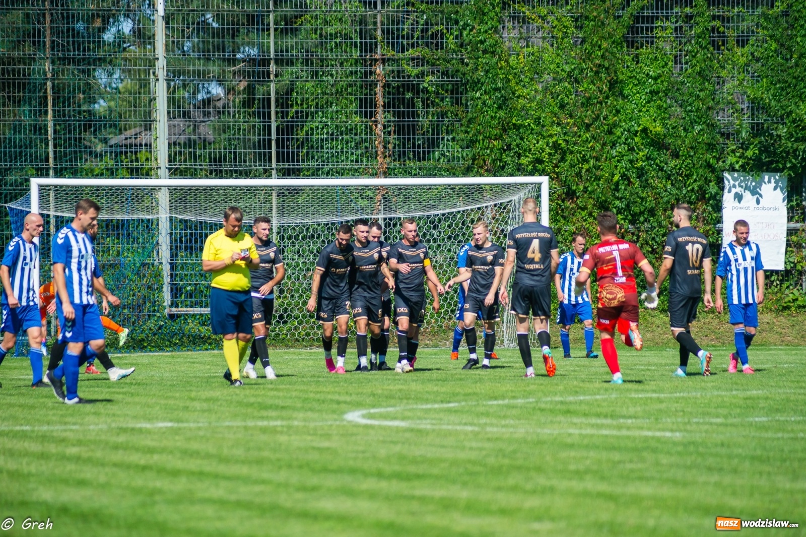 Zdjęcie w galerii na portalu naszwodzislaw.com: A klasa. Udana inauguracja Przyszłości Rogów. LKS 07 Markowice pokonany [FOTO] wiadomości z regionu