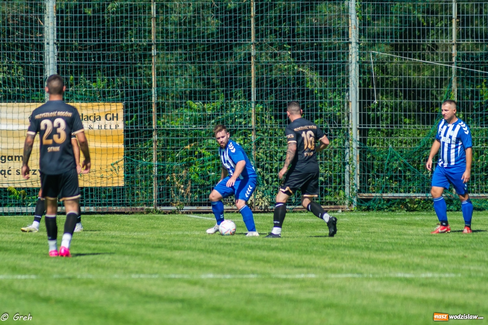 Zdjęcie w galerii na portalu naszwodzislaw.com: A klasa. Udana inauguracja Przyszłości Rogów. LKS 07 Markowice pokonany [FOTO] wiadomości z regionu
