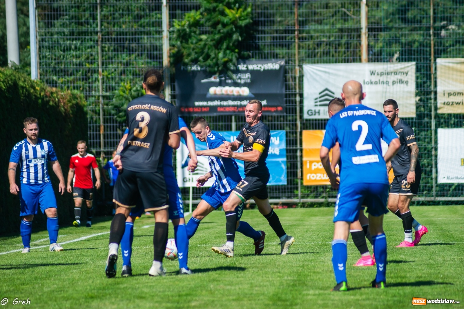 Zdjęcie w galerii na portalu naszwodzislaw.com: A klasa. Udana inauguracja Przyszłości Rogów. LKS 07 Markowice pokonany [FOTO] wiadomości z regionu