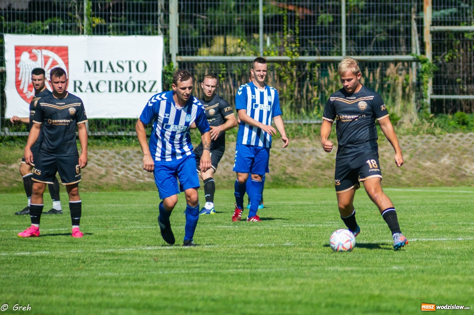 Zdjęcie w galerii na portalu naszwodzislaw.com: A klasa. Udana inauguracja Przyszłości Rogów. LKS 07 Markowice pokonany [FOTO] wiadomości z regionu
