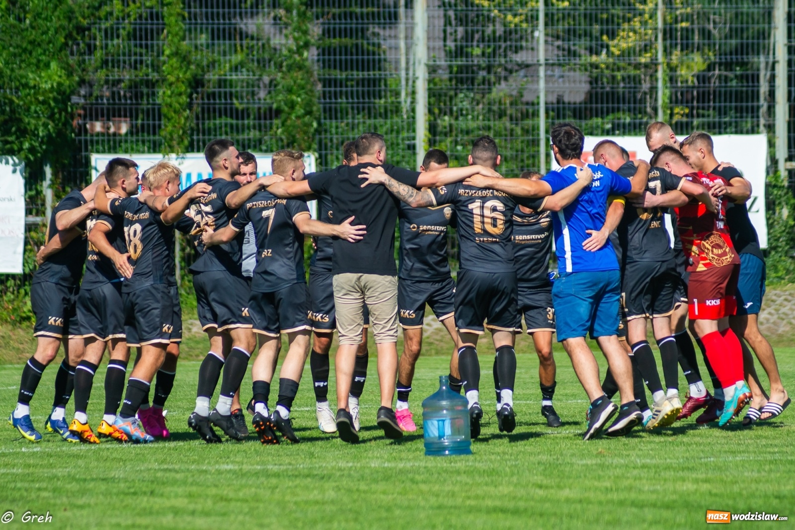 Zdjęcie w galerii na portalu naszwodzislaw.com: A klasa. Udana inauguracja Przyszłości Rogów. LKS 07 Markowice pokonany [FOTO] wiadomości z regionu