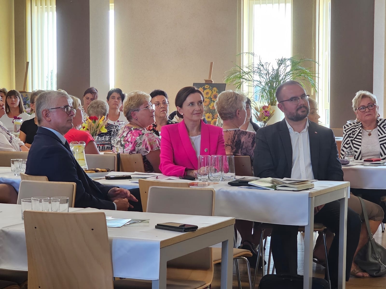 Zdjęcie w galerii na portalu naszwodzislaw.com: Do Lubomi przyjechała wiceminister rolnictwa. Spotkała się z Kołami Gospodyń Wiejskich wiadomości z regionu