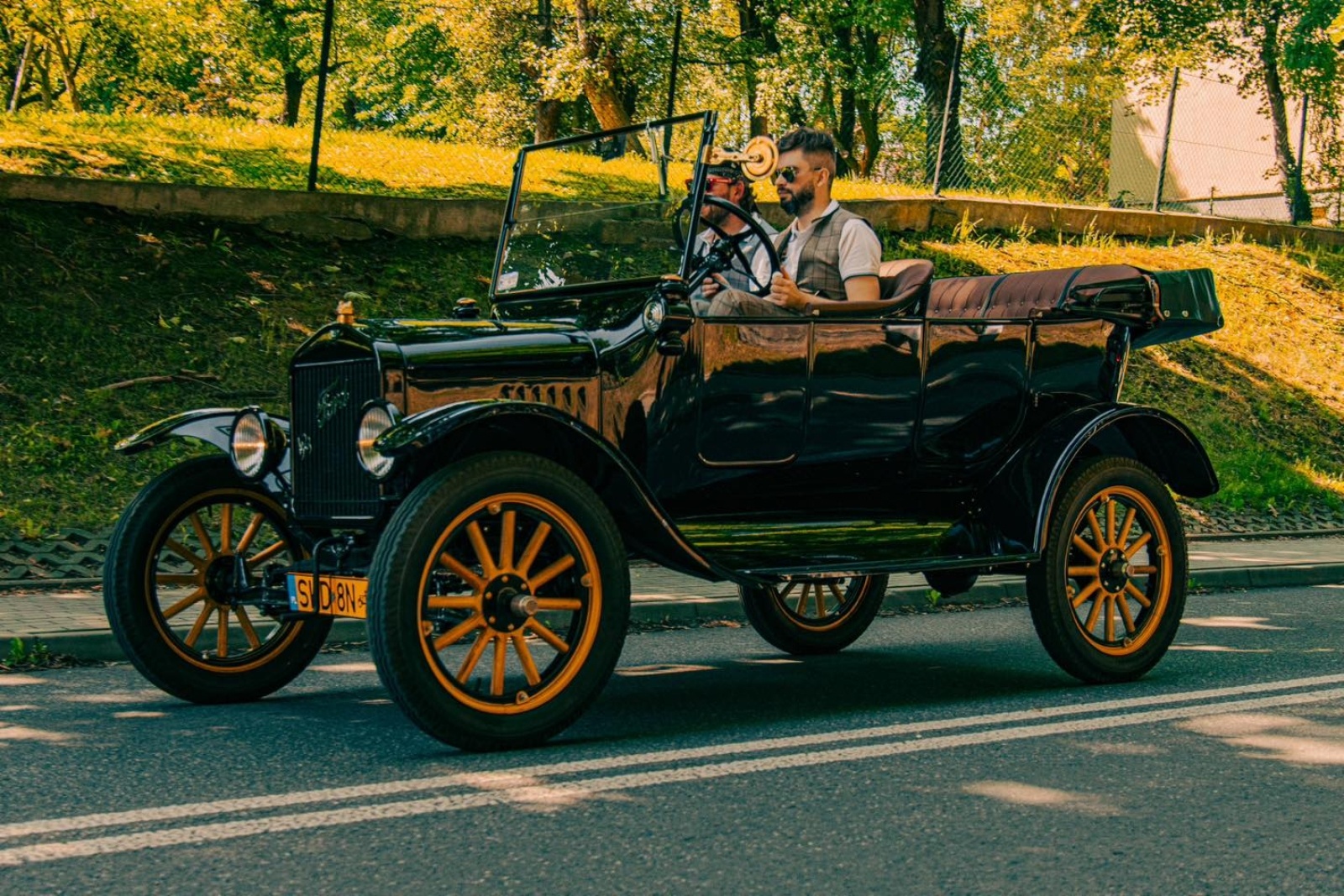 Zdjęcie w galerii na portalu naszwodzislaw.com: Za nami pierwszy zlot zabytkowej motoryzacji [FOTO] wiadomości z regionu