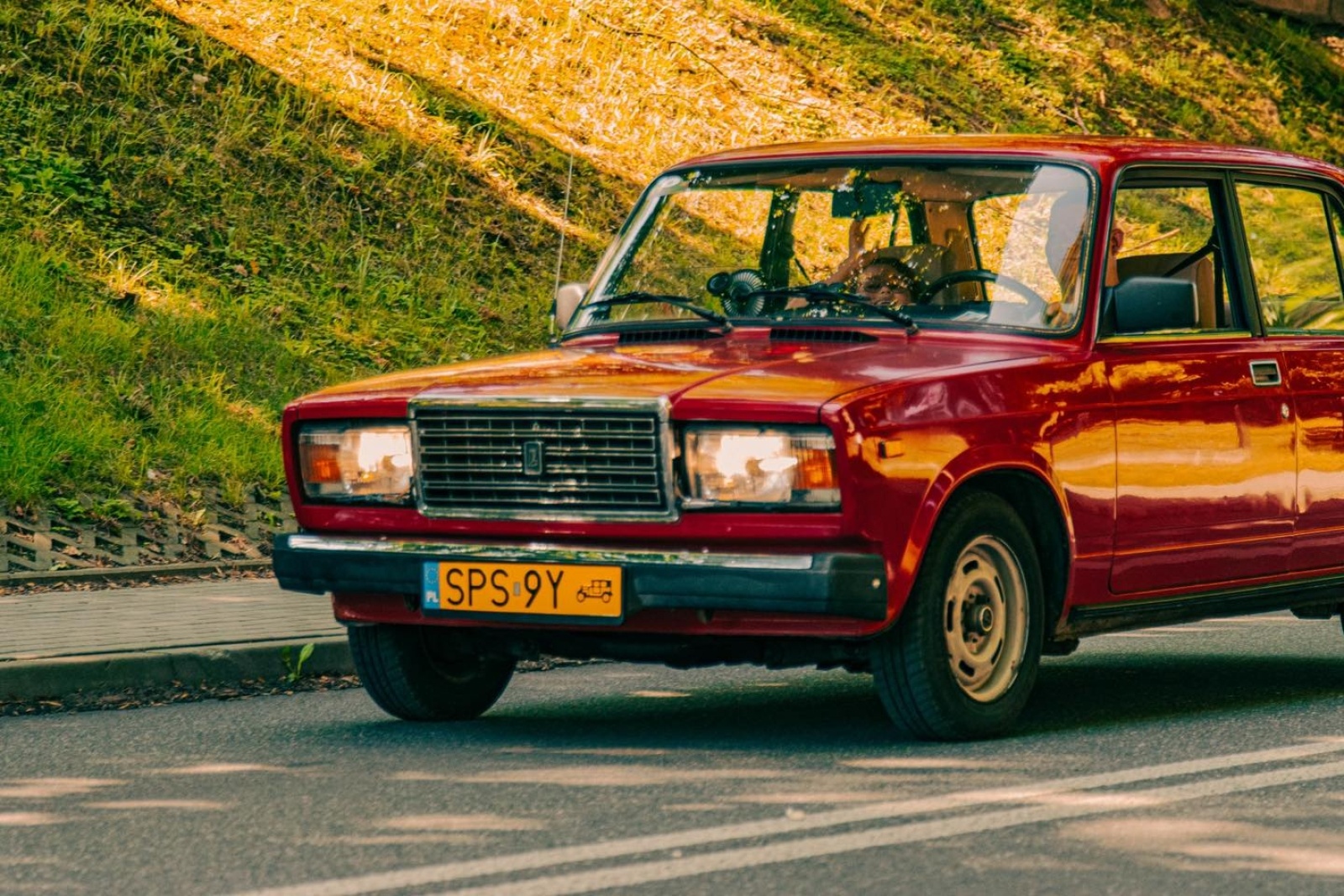 Zdjęcie w galerii na portalu naszwodzislaw.com: Za nami pierwszy zlot zabytkowej motoryzacji [FOTO] wiadomości z regionu