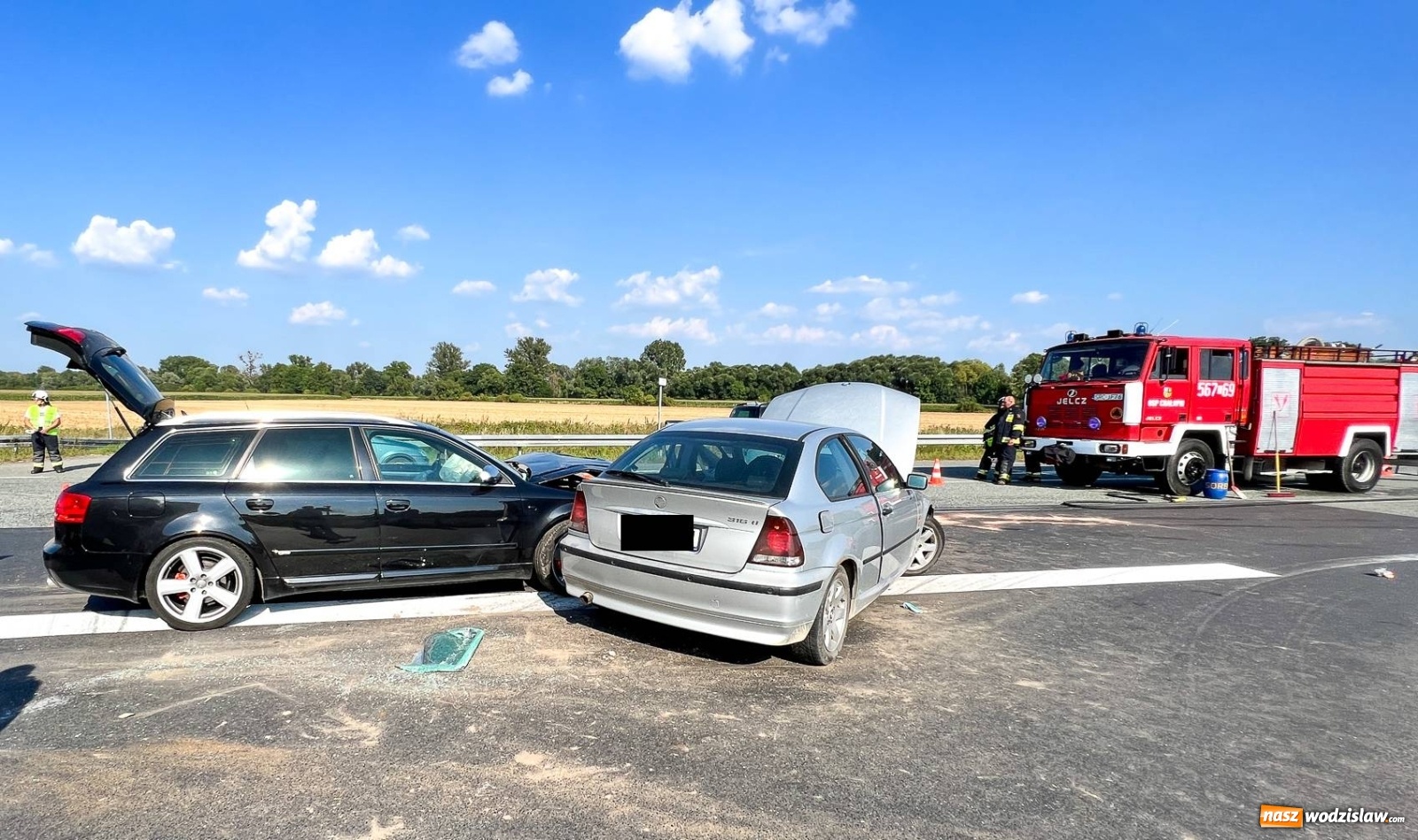 Zdjęcie w galerii na portalu naszwodzislaw.com: Dwa pojazdy z powiatu wodzisławskiego zderzyły się w Zabełkowie wiadomości z regionu