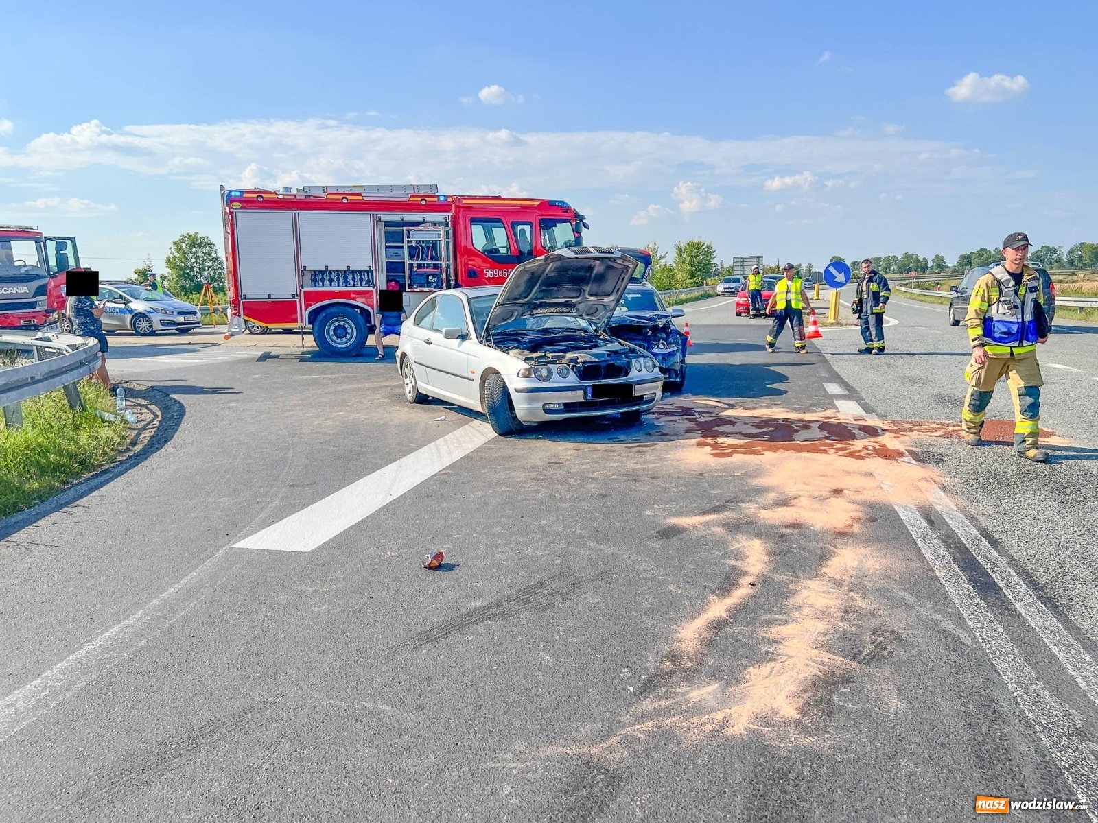 Zdjęcie w galerii na portalu naszwodzislaw.com: Dwa pojazdy z powiatu wodzisławskiego zderzyły się w Zabełkowie wiadomości z regionu