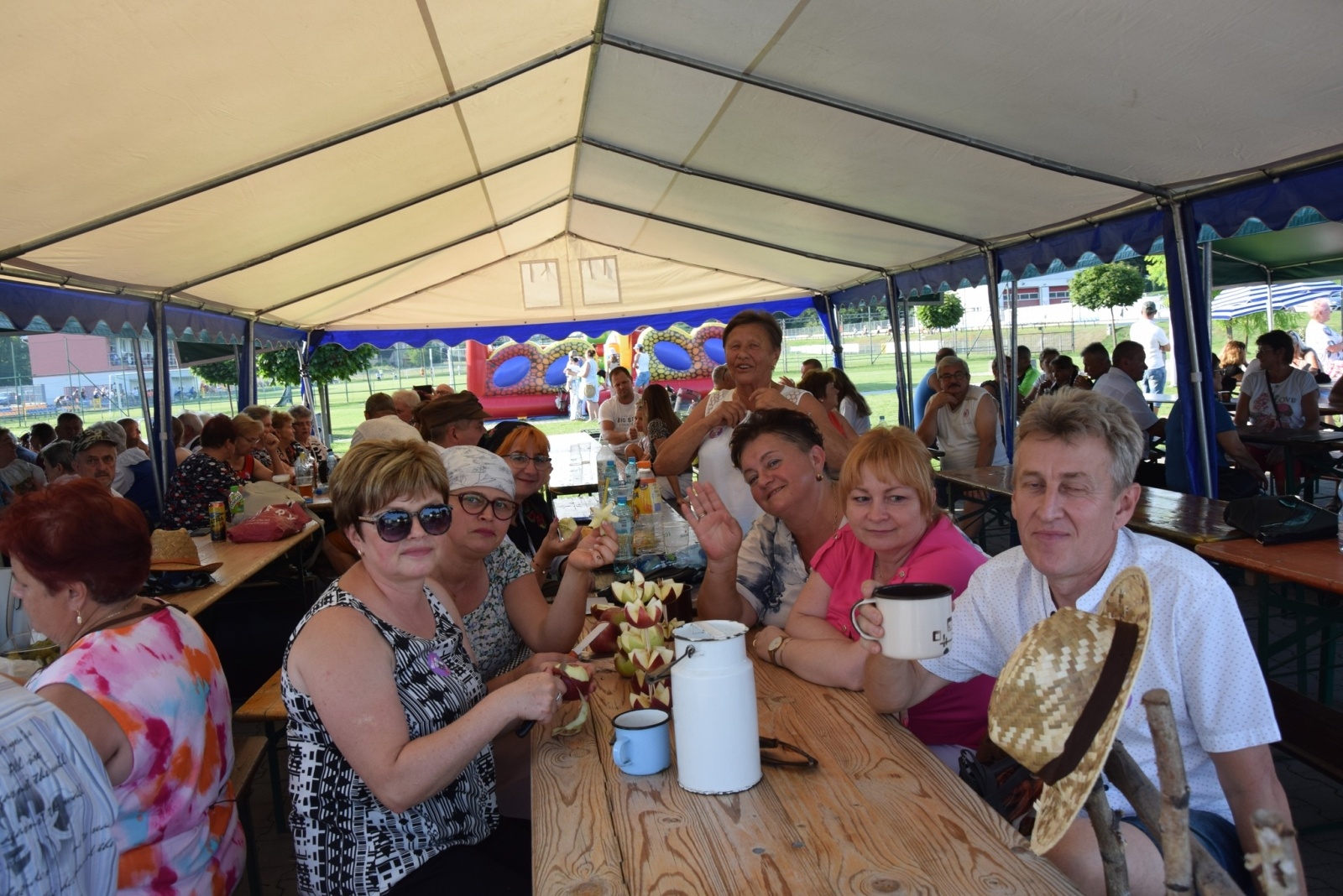 Zdjęcie w galerii na portalu naszwodzislaw.com: Sąsiedzka integracja w Połomi pełna atrakcji [FOTO] wiadomości z regionu