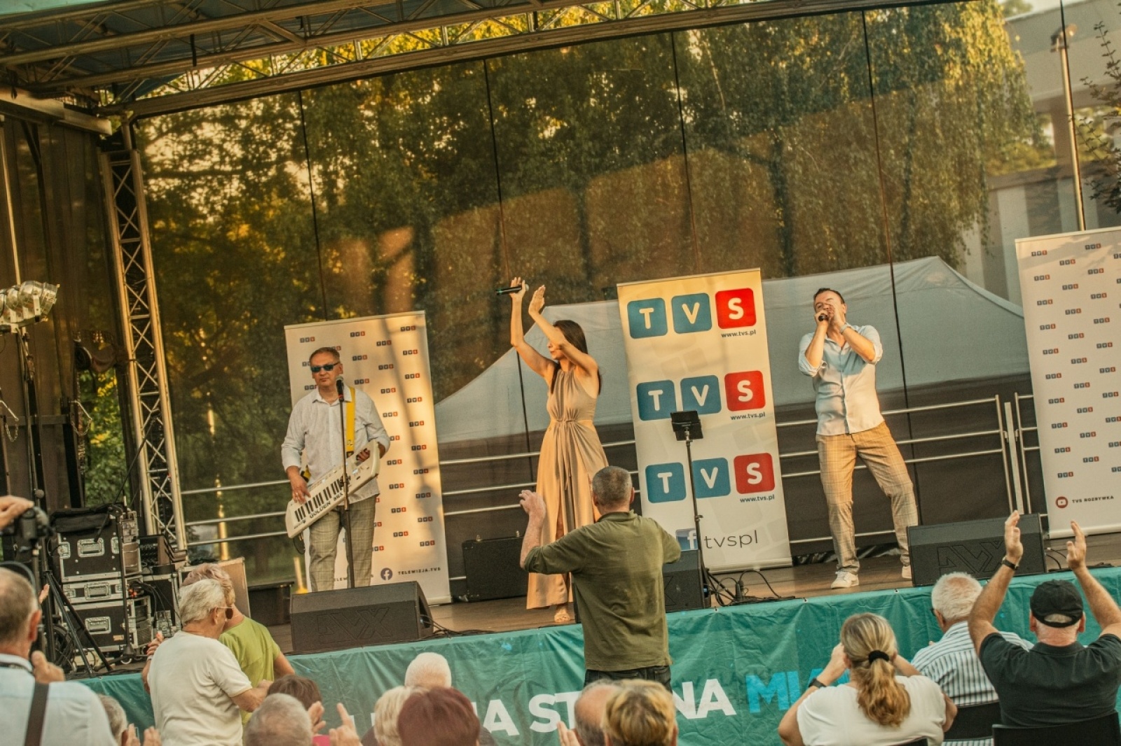 Zdjęcie w galerii na portalu naszwodzislaw.com: Golden Mix i Flipper Duo w ramach Letniego Muzykowania [FOTO] wiadomości z regionu