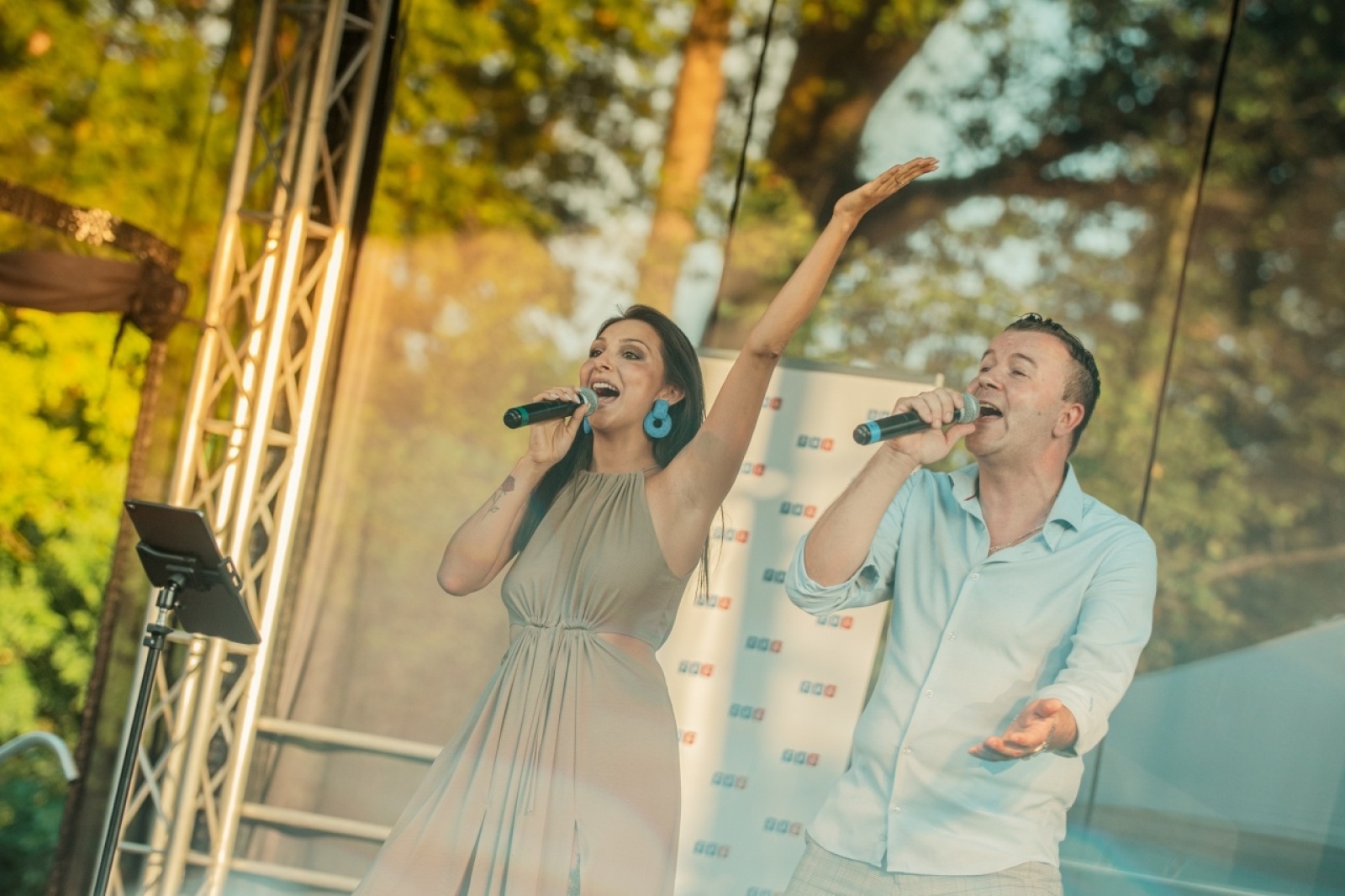 Zdjęcie w galerii na portalu naszwodzislaw.com: Golden Mix i Flipper Duo w ramach Letniego Muzykowania [FOTO] wiadomości z regionu