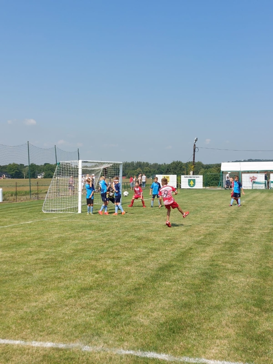 Zdjęcie w galerii na portalu naszwodzislaw.com: Piłkarska rywalizacja w Gorzycach. Czarni Gorzyce i FC Hlucin najlepsi [FOTO] wiadomości z regionu