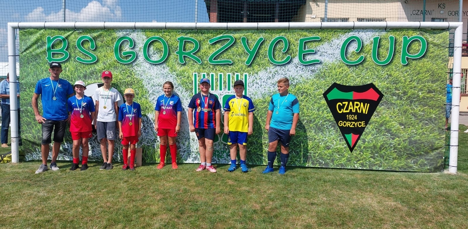 Zdjęcie w galerii na portalu naszwodzislaw.com: Piłkarska rywalizacja w Gorzycach. Czarni Gorzyce i FC Hlucin najlepsi [FOTO] wiadomości z regionu