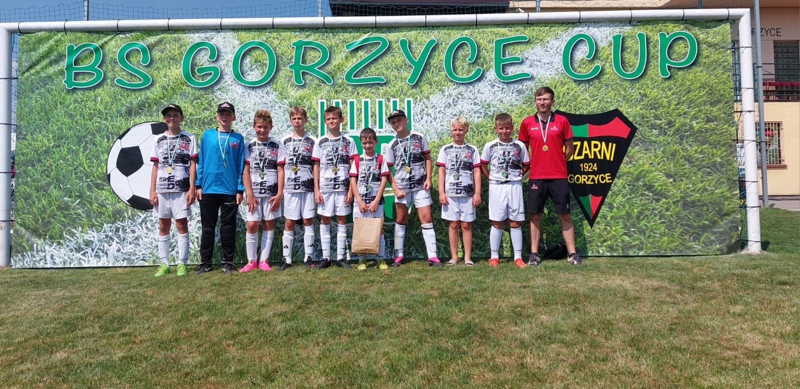 Zdjęcie w galerii na portalu naszwodzislaw.com: Piłkarska rywalizacja w Gorzycach. Czarni Gorzyce i FC Hlucin najlepsi [FOTO] wiadomości z regionu