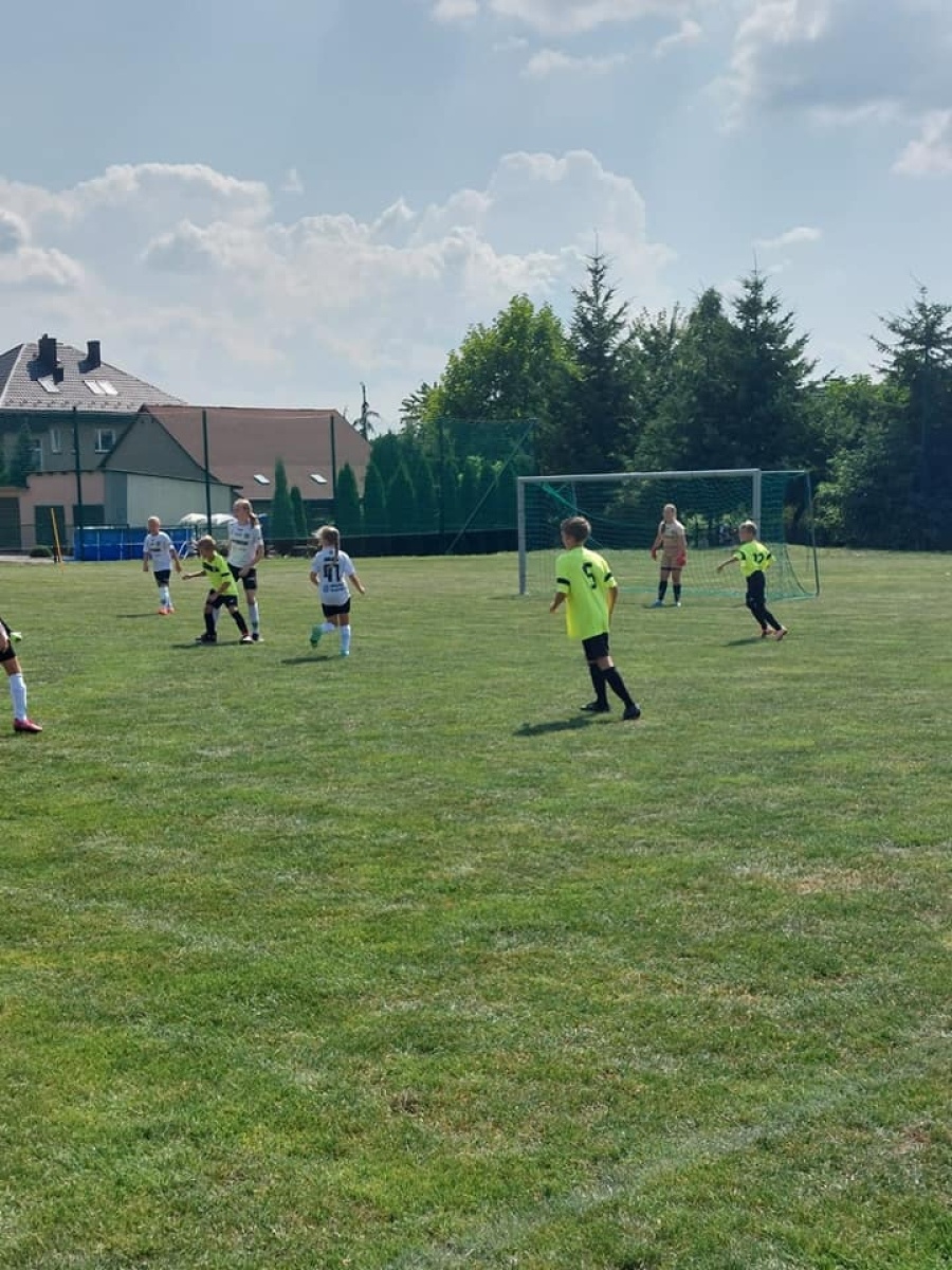 Zdjęcie w galerii na portalu naszwodzislaw.com: Piłkarska rywalizacja w Gorzycach. Czarni Gorzyce i FC Hlucin najlepsi [FOTO] wiadomości z regionu