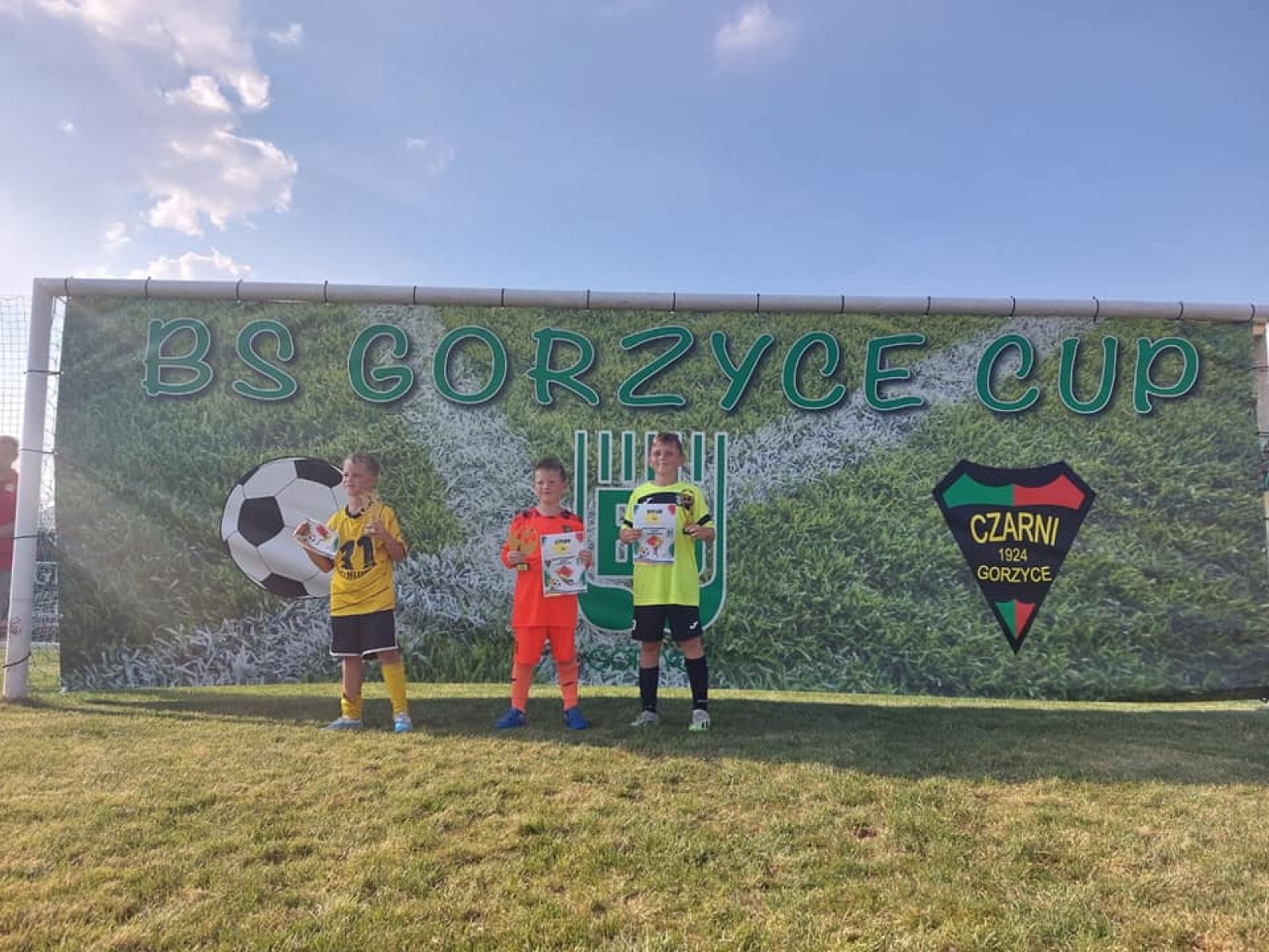 Zdjęcie w galerii na portalu naszwodzislaw.com: Piłkarska rywalizacja w Gorzycach. Czarni Gorzyce i FC Hlucin najlepsi [FOTO] wiadomości z regionu