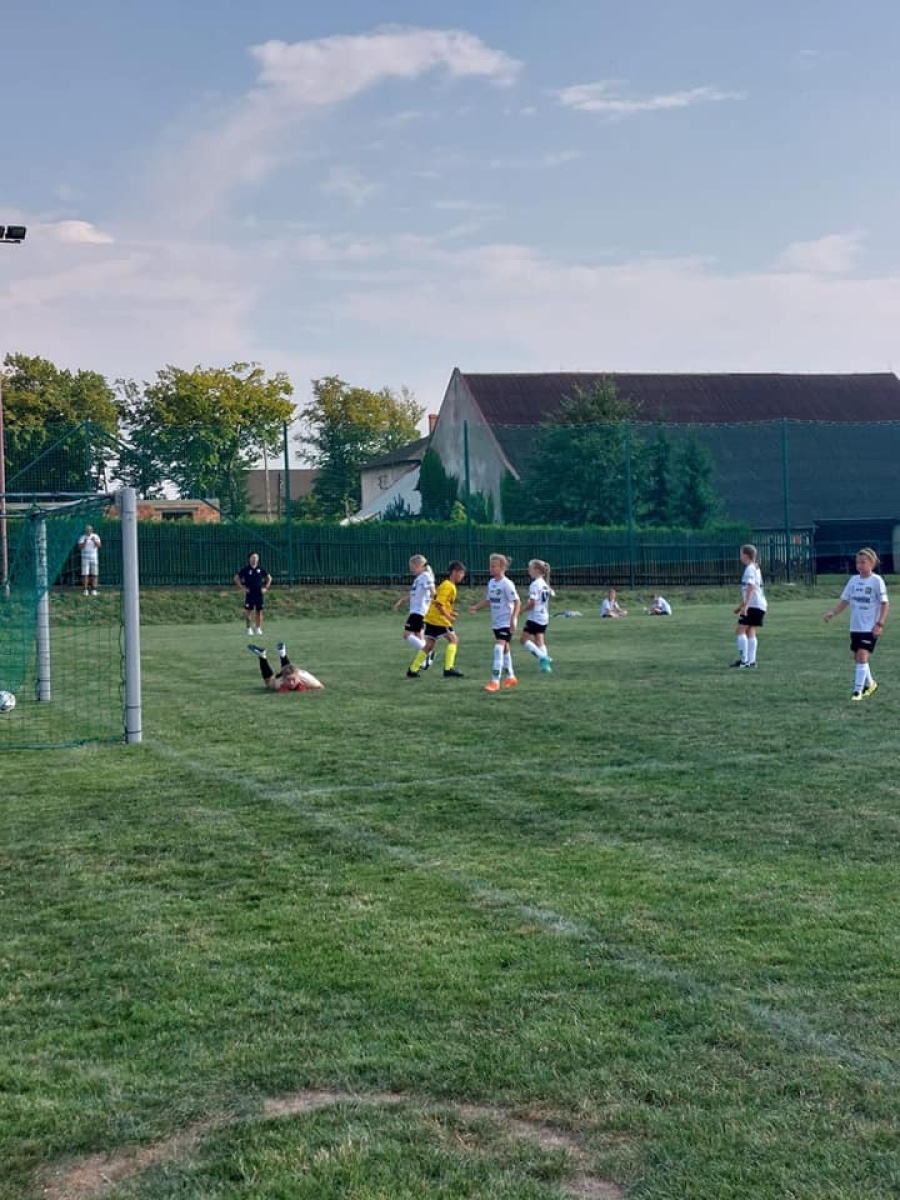 Zdjęcie w galerii na portalu naszwodzislaw.com: Piłkarska rywalizacja w Gorzycach. Czarni Gorzyce i FC Hlucin najlepsi [FOTO] wiadomości z regionu