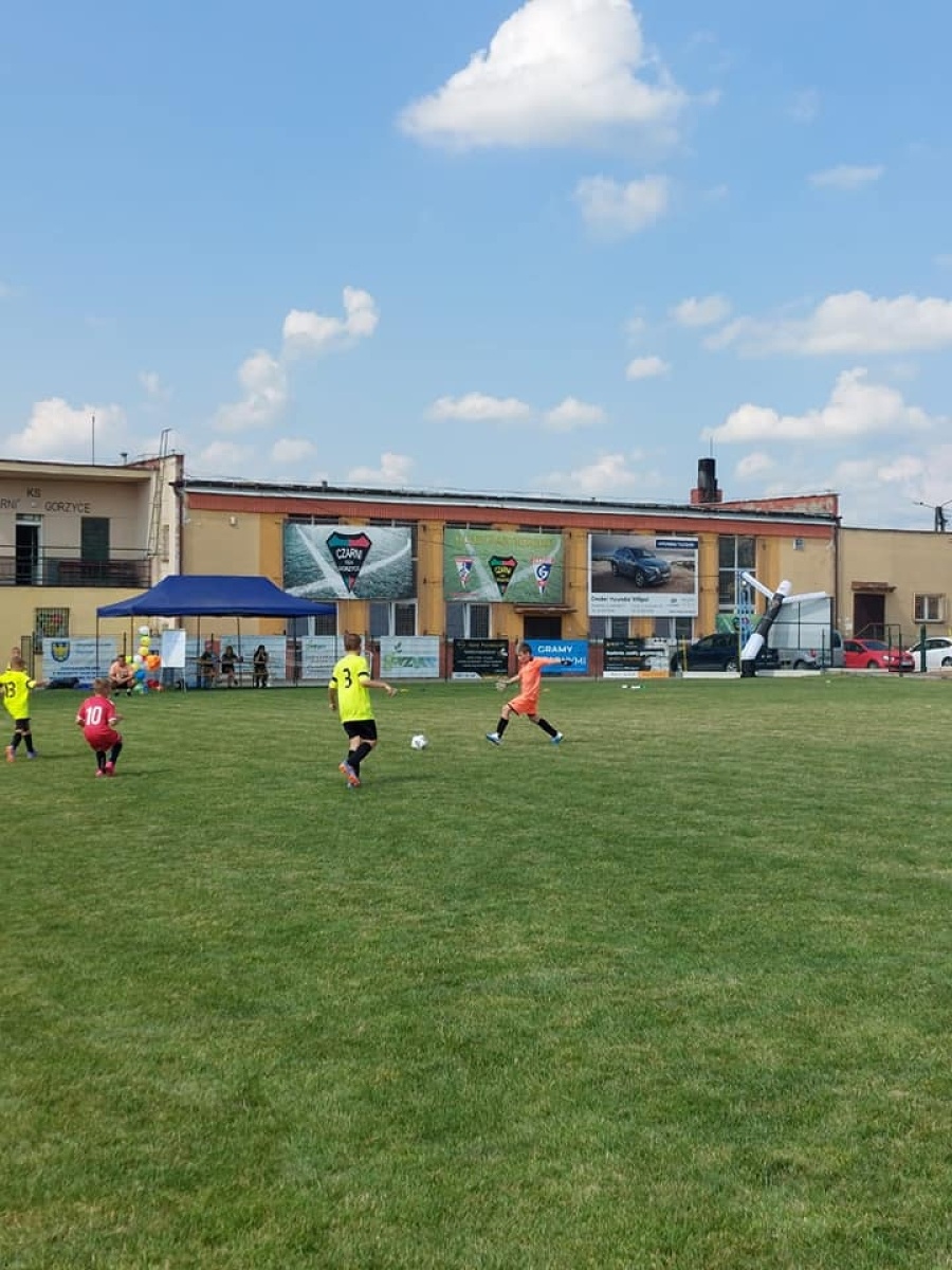 Zdjęcie w galerii na portalu naszwodzislaw.com: Piłkarska rywalizacja w Gorzycach. Czarni Gorzyce i FC Hlucin najlepsi [FOTO] wiadomości z regionu