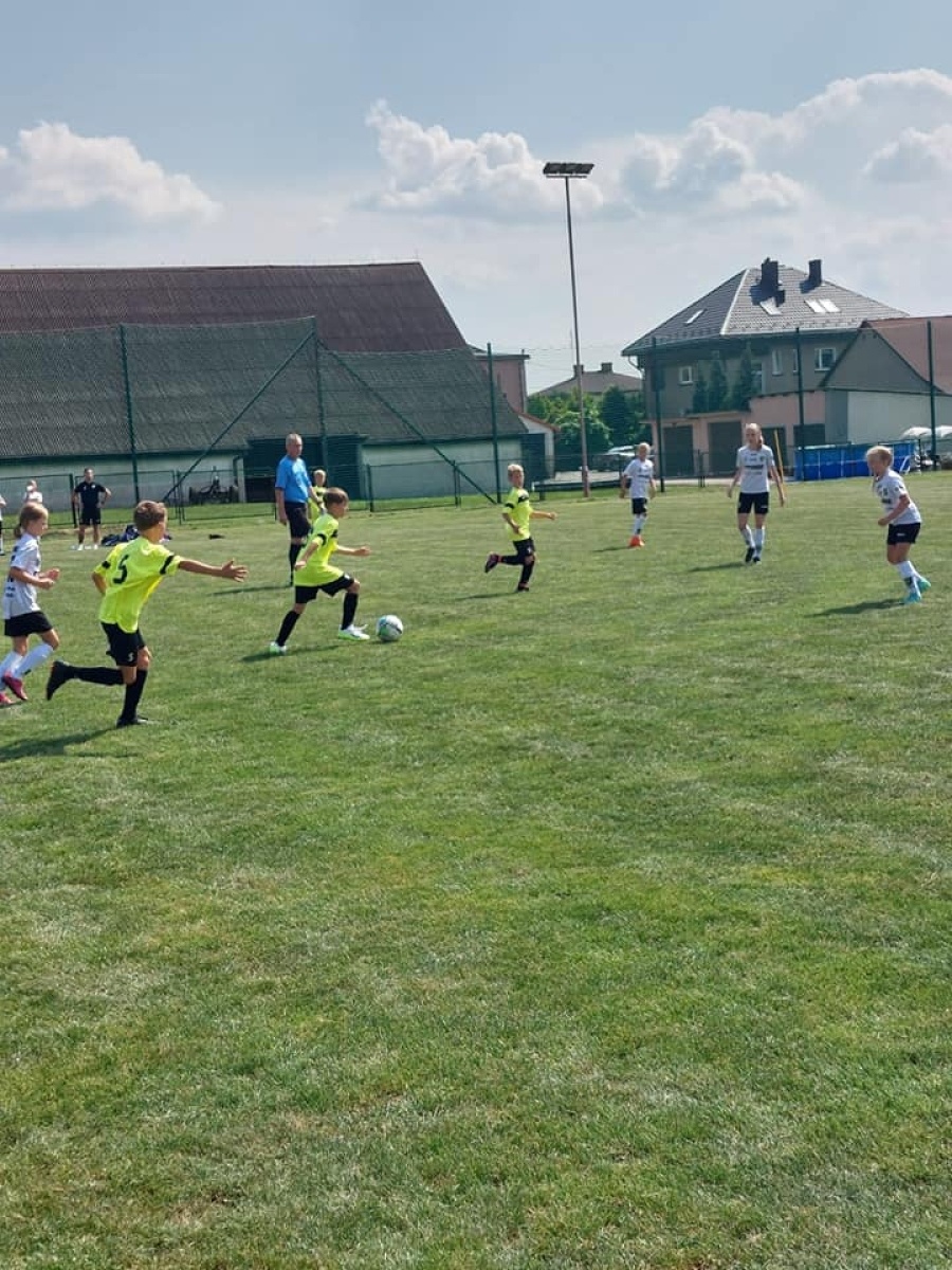 Zdjęcie w galerii na portalu naszwodzislaw.com: Piłkarska rywalizacja w Gorzycach. Czarni Gorzyce i FC Hlucin najlepsi [FOTO] wiadomości z regionu