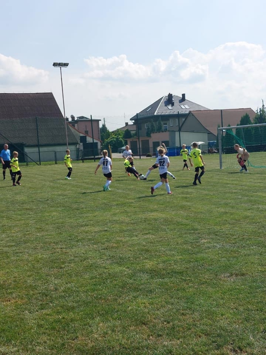 Zdjęcie w galerii na portalu naszwodzislaw.com: Piłkarska rywalizacja w Gorzycach. Czarni Gorzyce i FC Hlucin najlepsi [FOTO] wiadomości z regionu