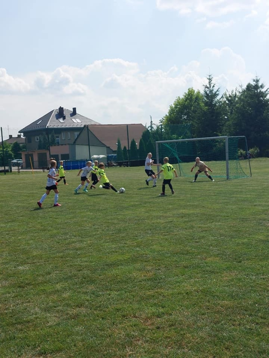 Zdjęcie w galerii na portalu naszwodzislaw.com: Piłkarska rywalizacja w Gorzycach. Czarni Gorzyce i FC Hlucin najlepsi [FOTO] wiadomości z regionu