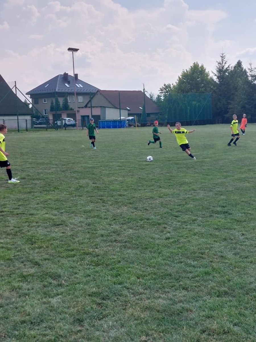 Zdjęcie w galerii na portalu naszwodzislaw.com: Piłkarska rywalizacja w Gorzycach. Czarni Gorzyce i FC Hlucin najlepsi [FOTO] wiadomości z regionu