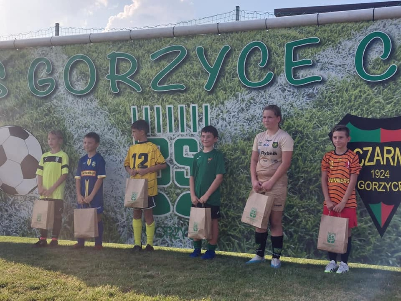 Zdjęcie w galerii na portalu naszwodzislaw.com: Piłkarska rywalizacja w Gorzycach. Czarni Gorzyce i FC Hlucin najlepsi [FOTO] wiadomości z regionu