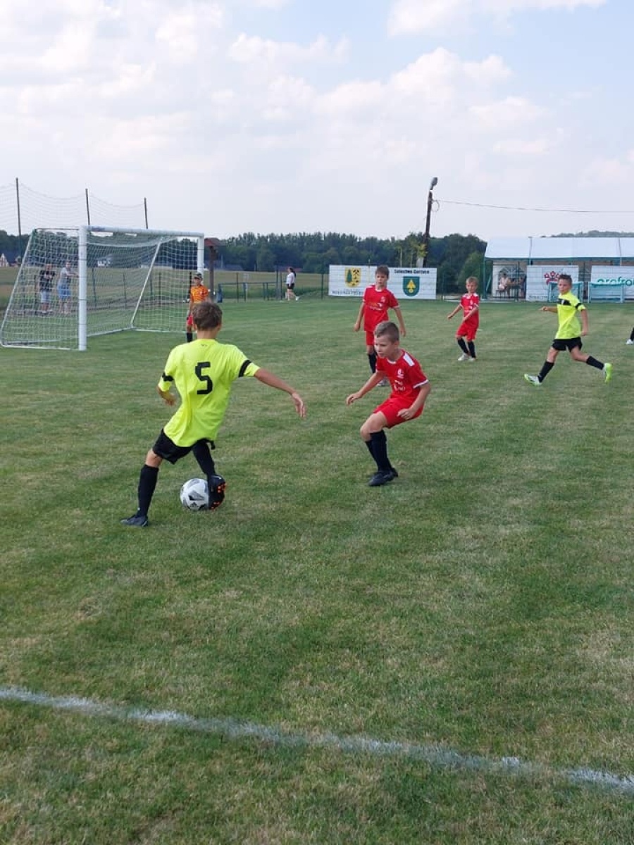 Zdjęcie w galerii na portalu naszwodzislaw.com: Piłkarska rywalizacja w Gorzycach. Czarni Gorzyce i FC Hlucin najlepsi [FOTO] wiadomości z regionu