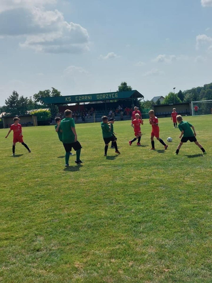 Zdjęcie w galerii na portalu naszwodzislaw.com: Piłkarska rywalizacja w Gorzycach. Czarni Gorzyce i FC Hlucin najlepsi [FOTO] wiadomości z regionu