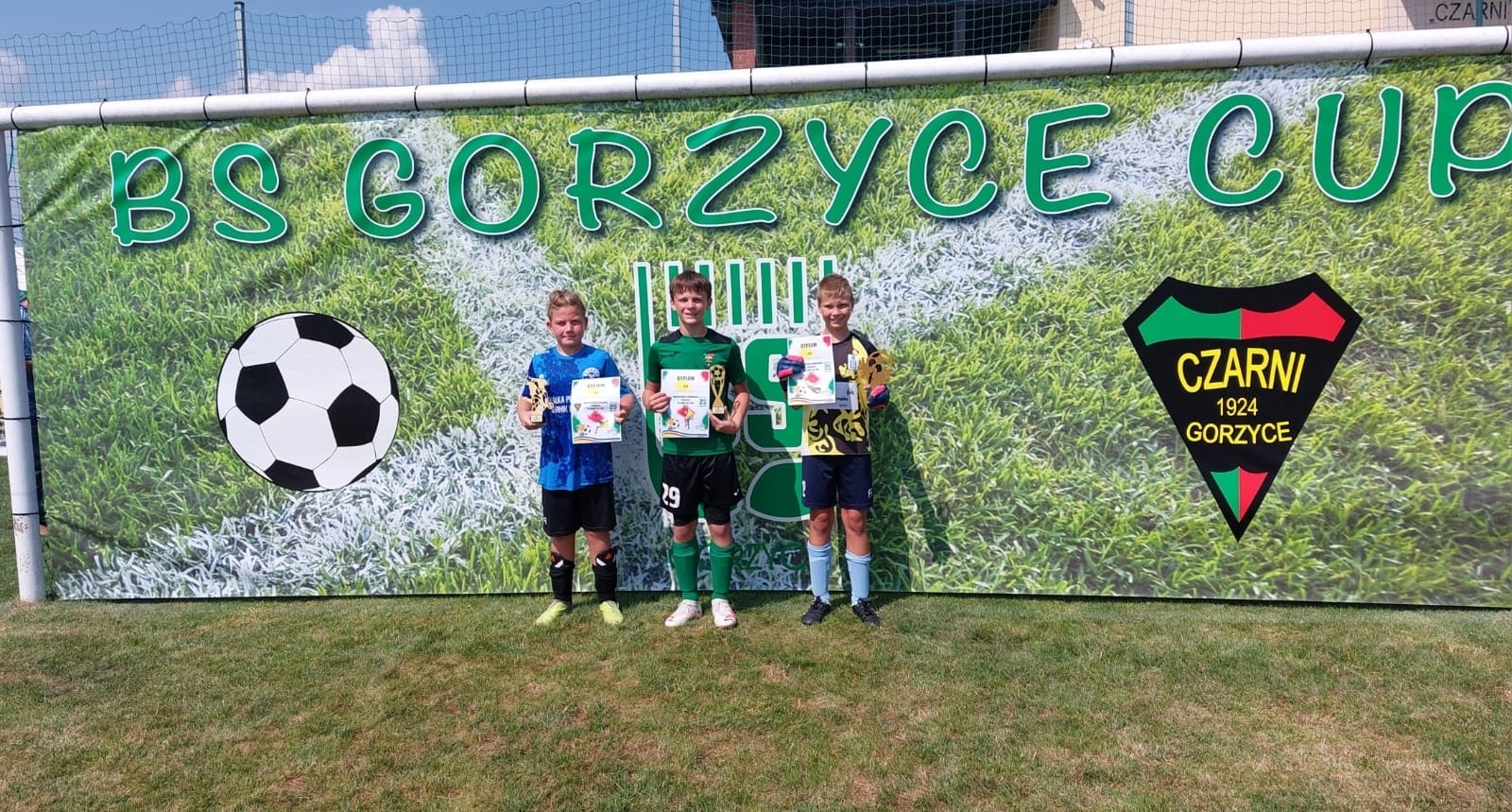 Zdjęcie w galerii na portalu naszwodzislaw.com: Piłkarska rywalizacja w Gorzycach. Czarni Gorzyce i FC Hlucin najlepsi [FOTO] wiadomości z regionu