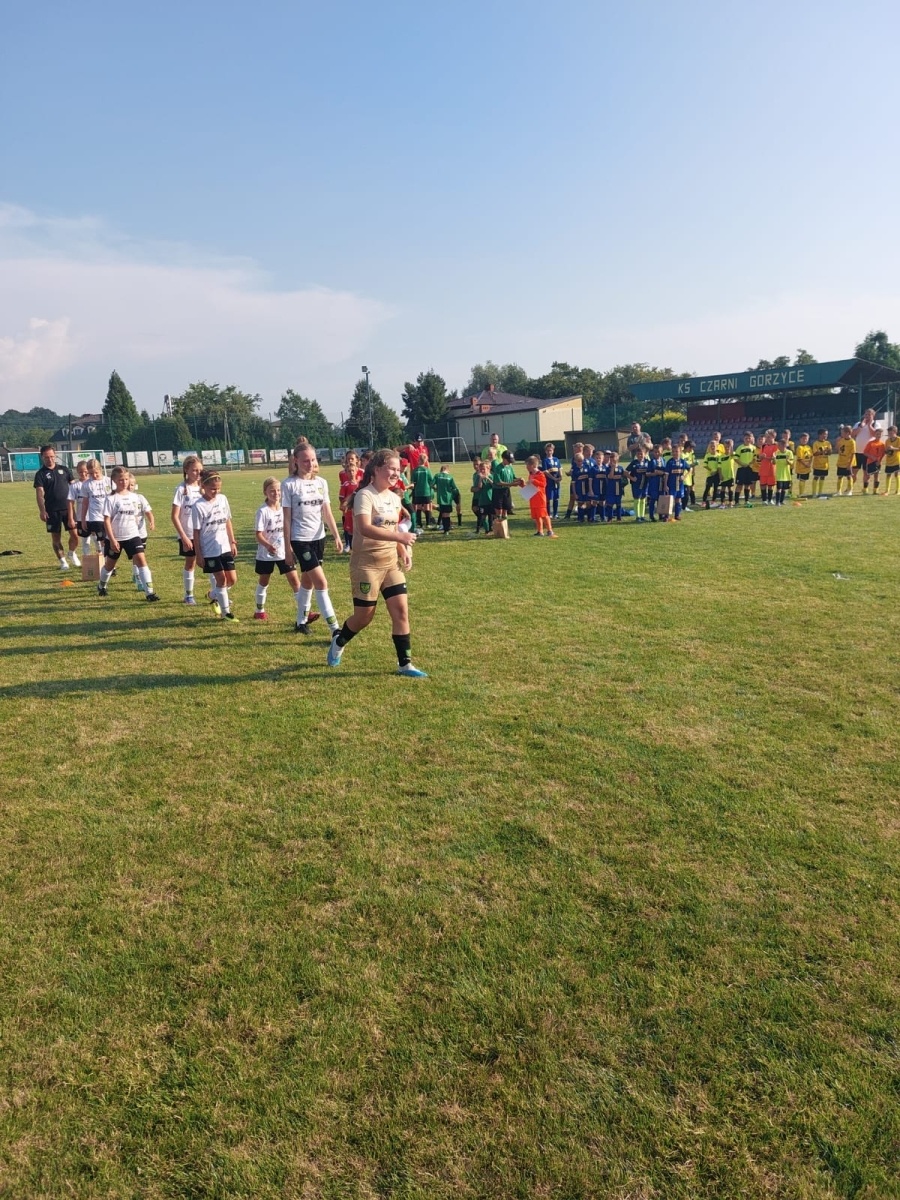 Zdjęcie w galerii na portalu naszwodzislaw.com: Piłkarska rywalizacja w Gorzycach. Czarni Gorzyce i FC Hlucin najlepsi [FOTO] wiadomości z regionu