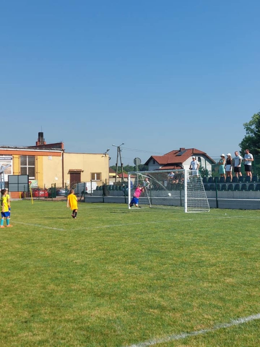 Zdjęcie w galerii na portalu naszwodzislaw.com: Piłkarska rywalizacja w Gorzycach. Czarni Gorzyce i FC Hlucin najlepsi [FOTO] wiadomości z regionu